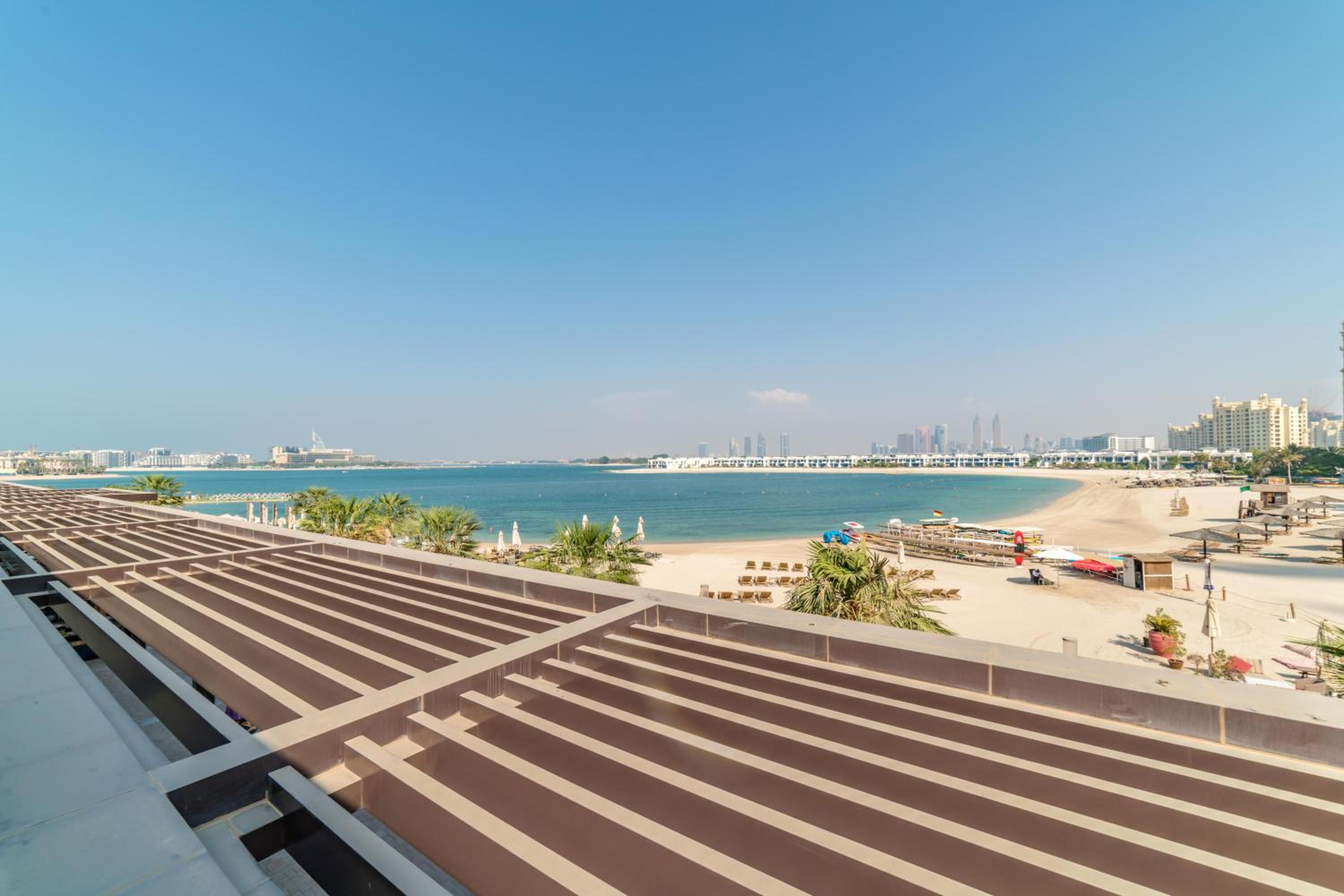 Club Vista Mare, free Riva beach club access