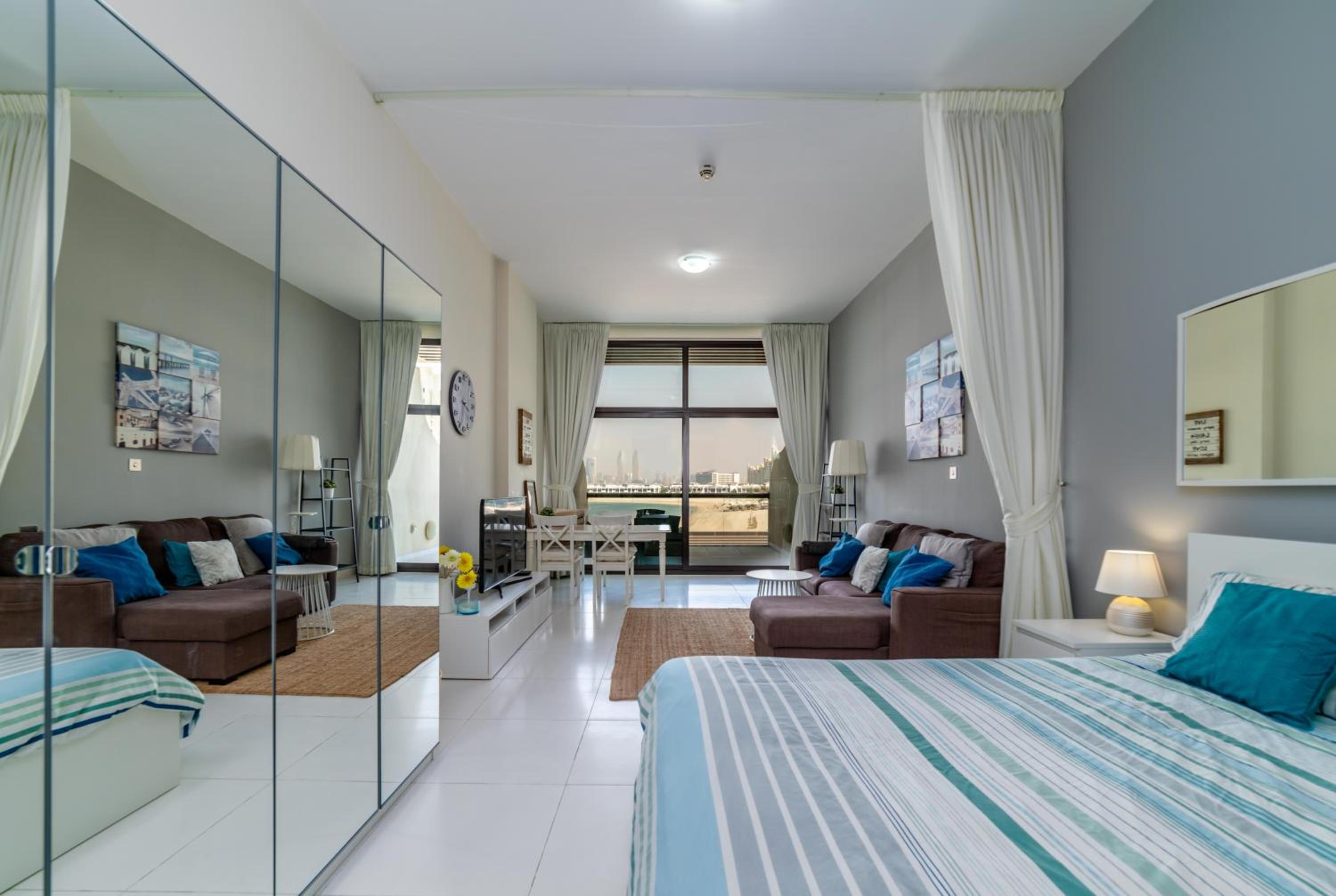 Club Vista Mare, free Riva beach club access