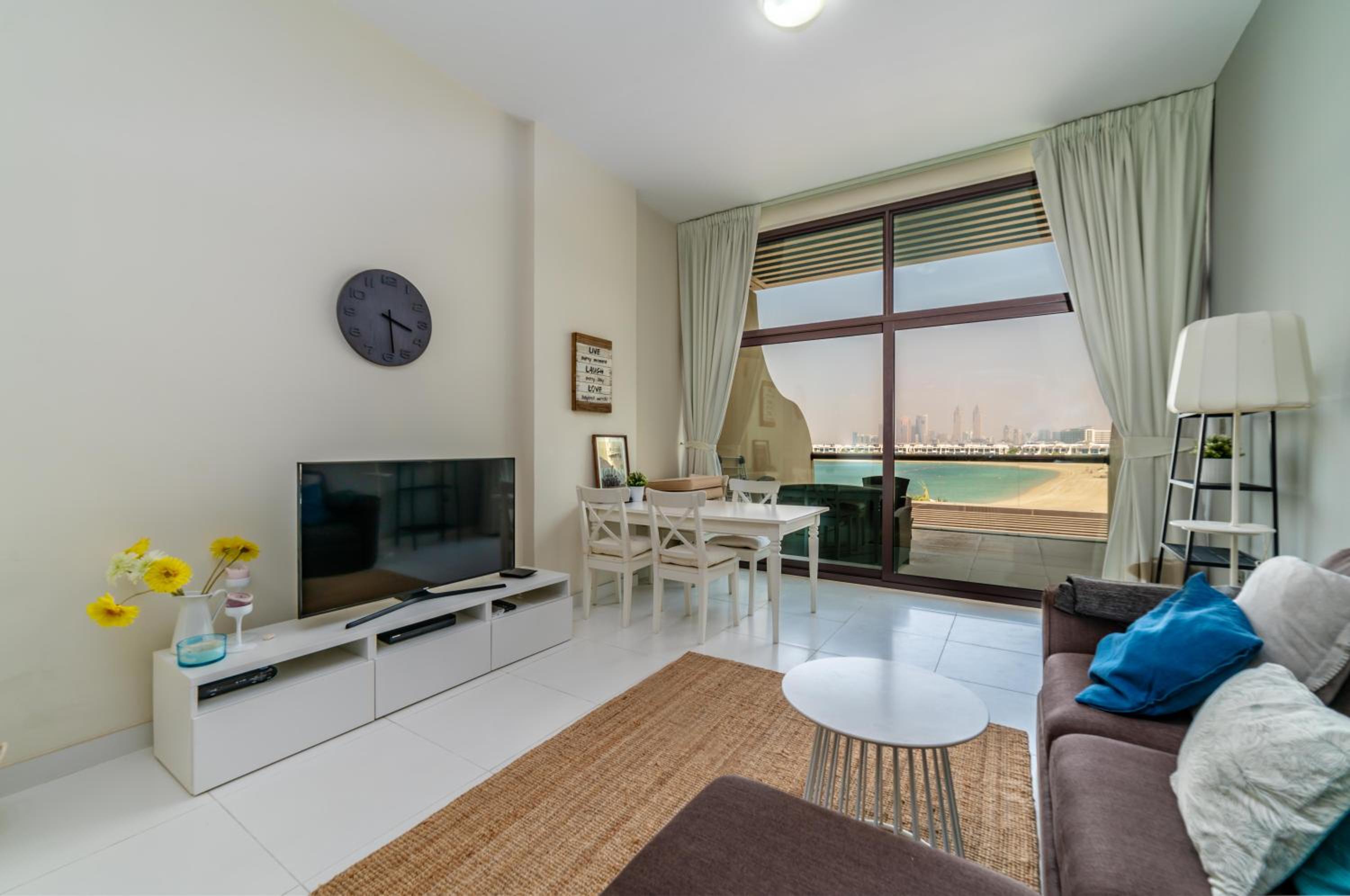 Hotel Club Vista Mare, free Riva beach club access - Image 1