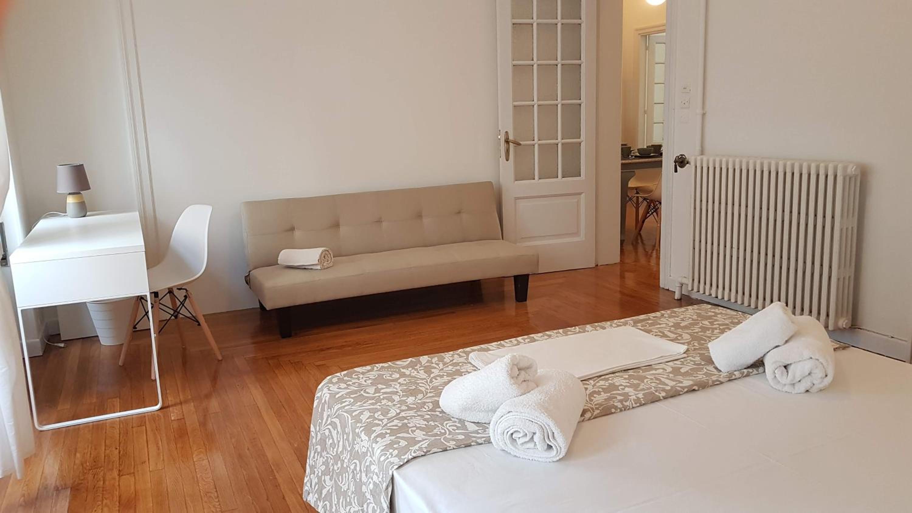 Ionian Apartment- Athens Center, 6 BD, 2.5 BATH