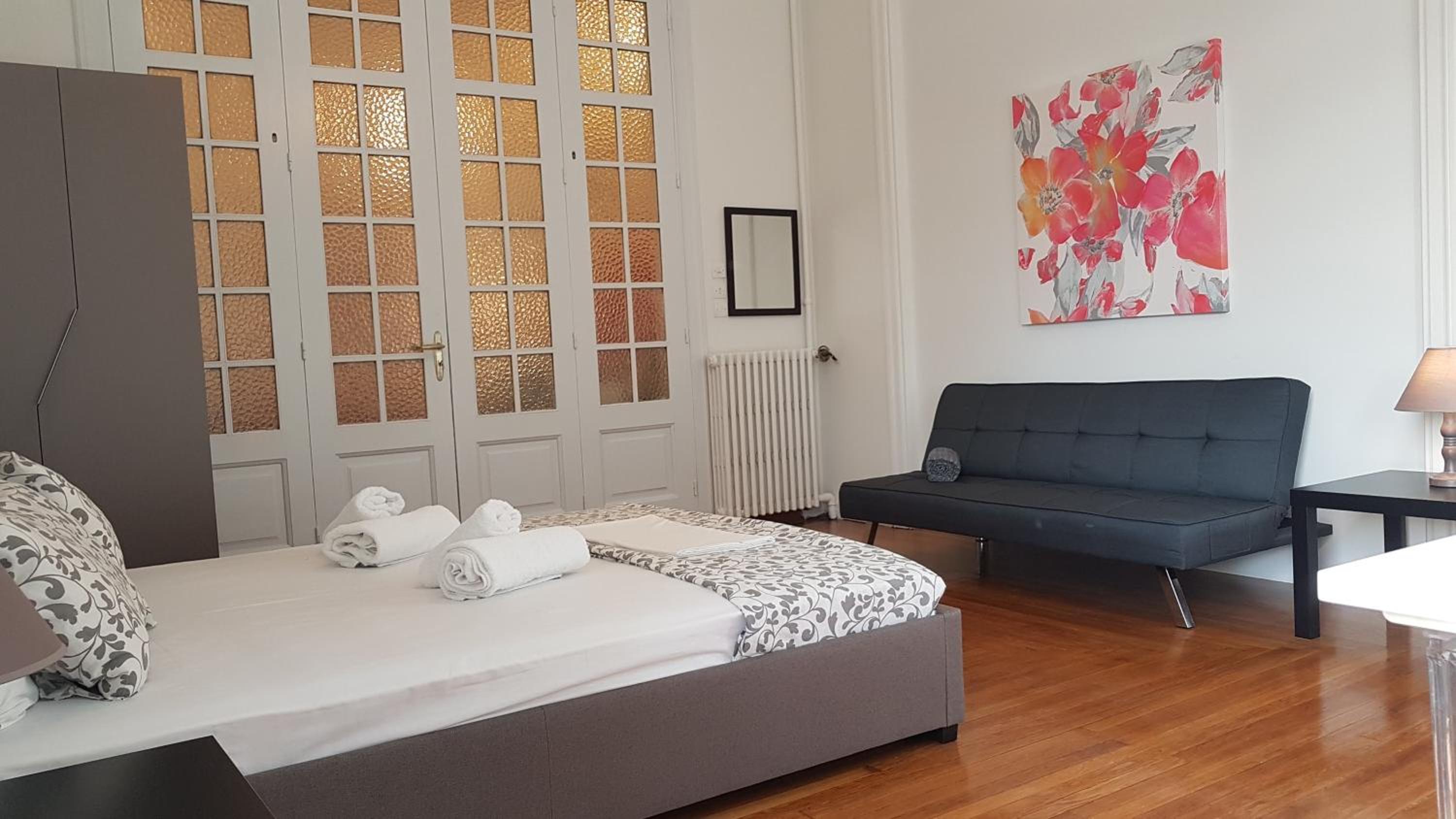 Ionian Apartment- Athens Center, 6 BD, 2.5 BATH