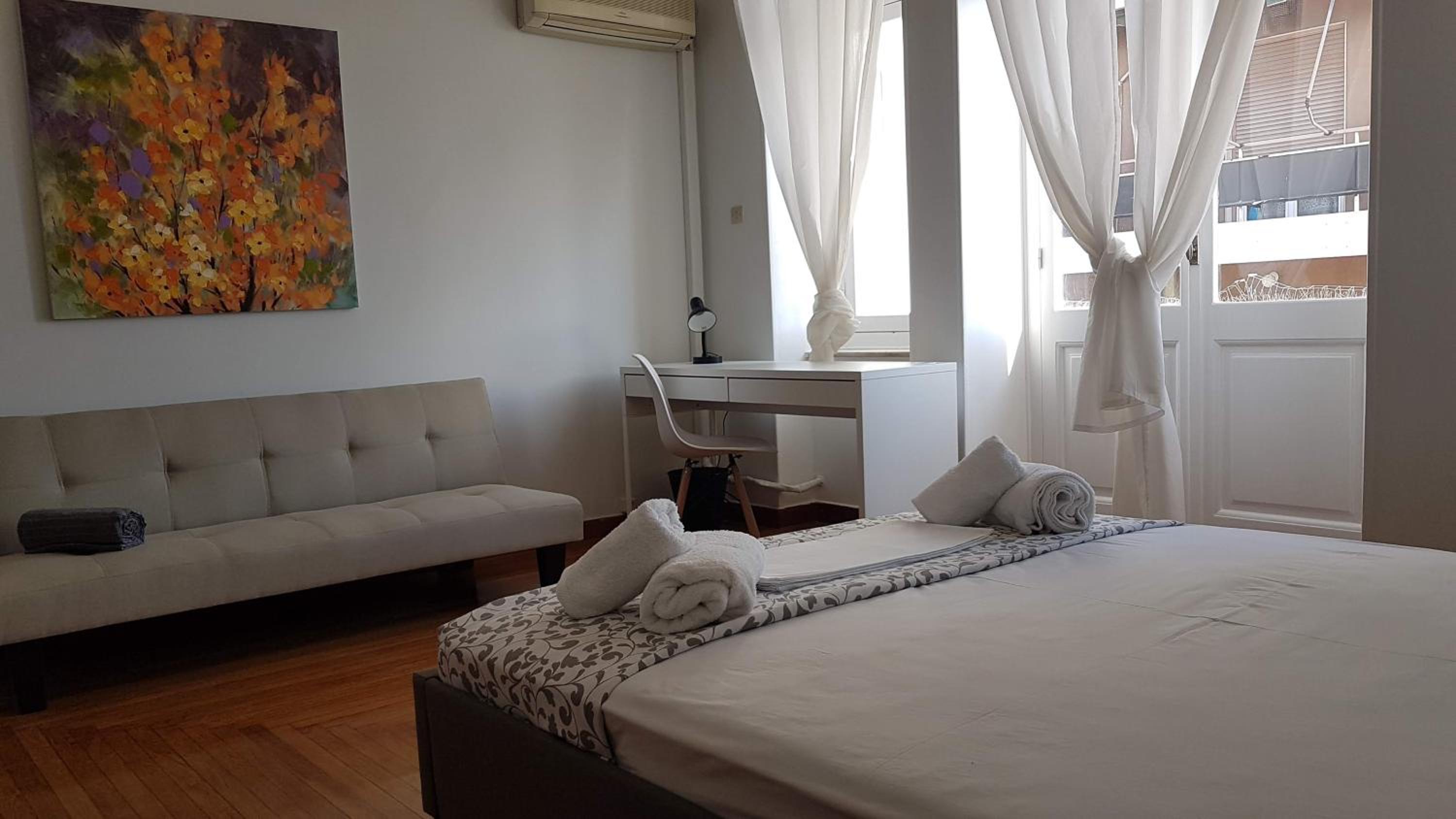 Ionian Apartment- Athens Center, 6 BD, 2.5 BATH