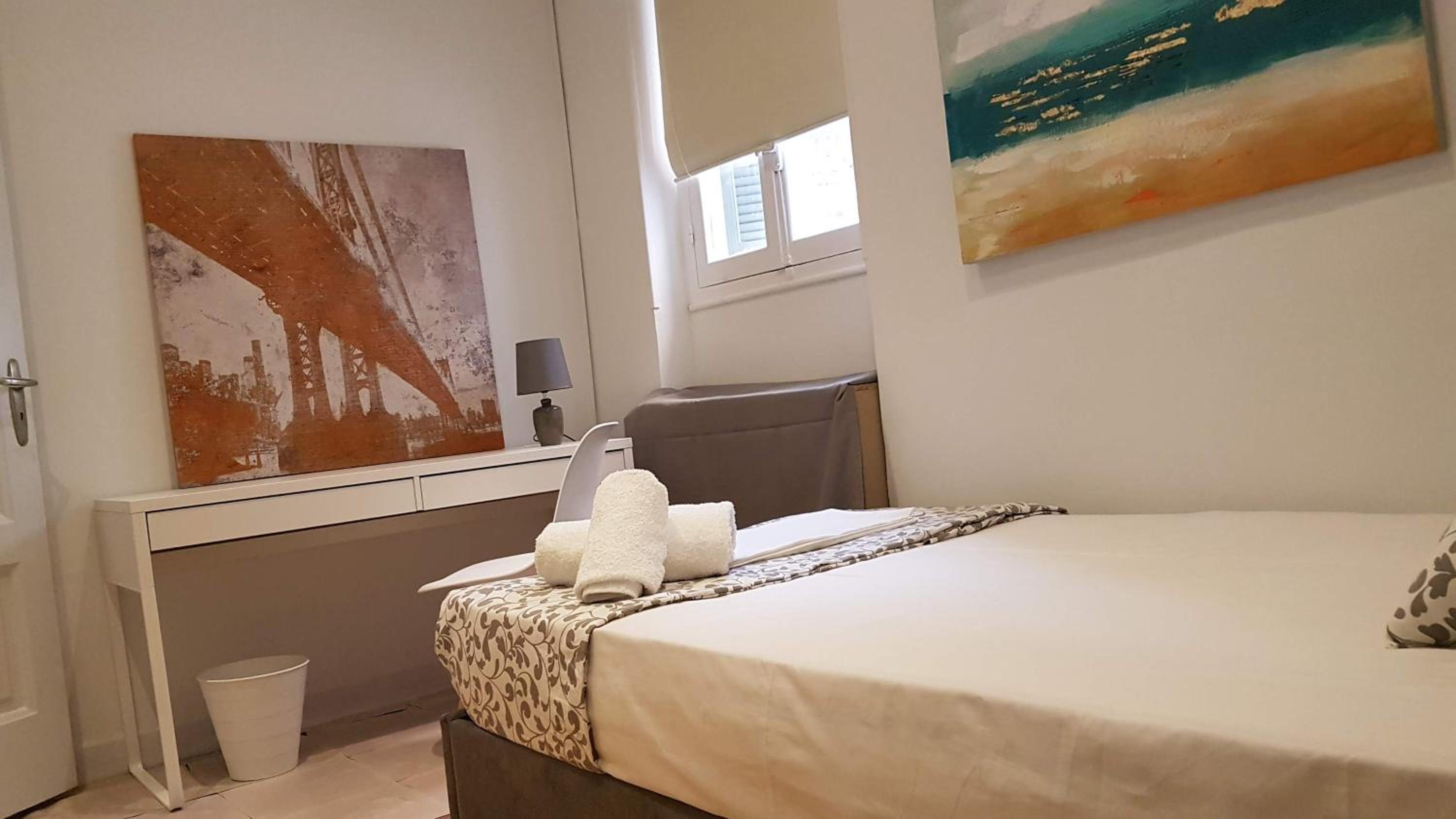 Ionian Apartment- Athens Center, 6 BD, 2.5 BATH