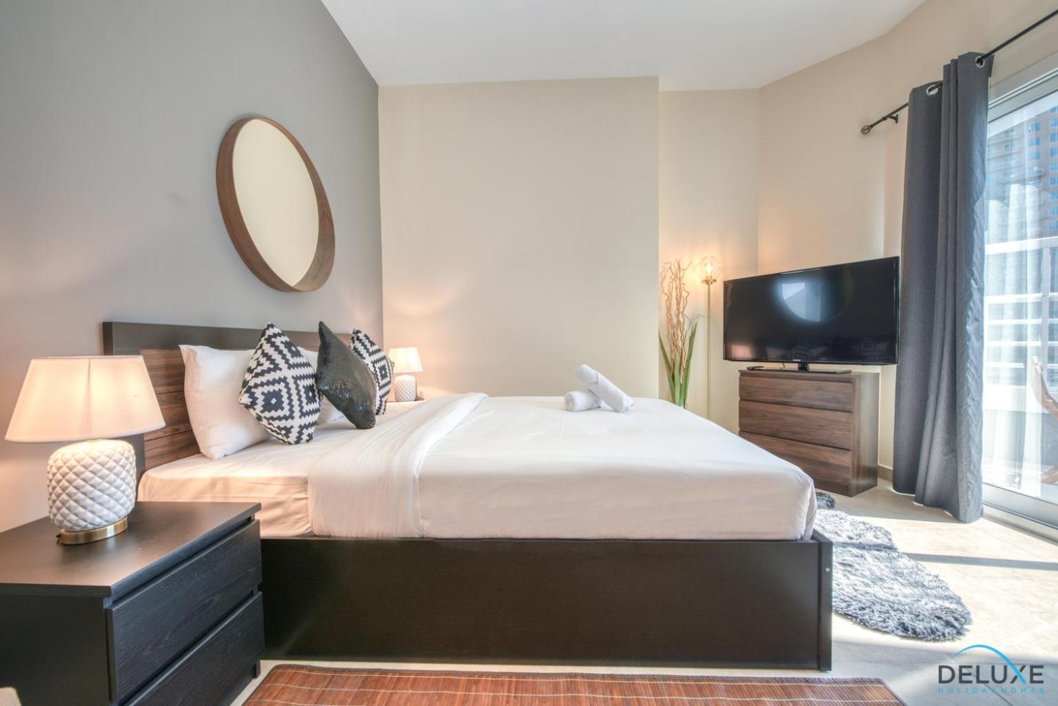 Spotless Studio in Dubai Gate 2 JLT by Deluxe Holiday Homes