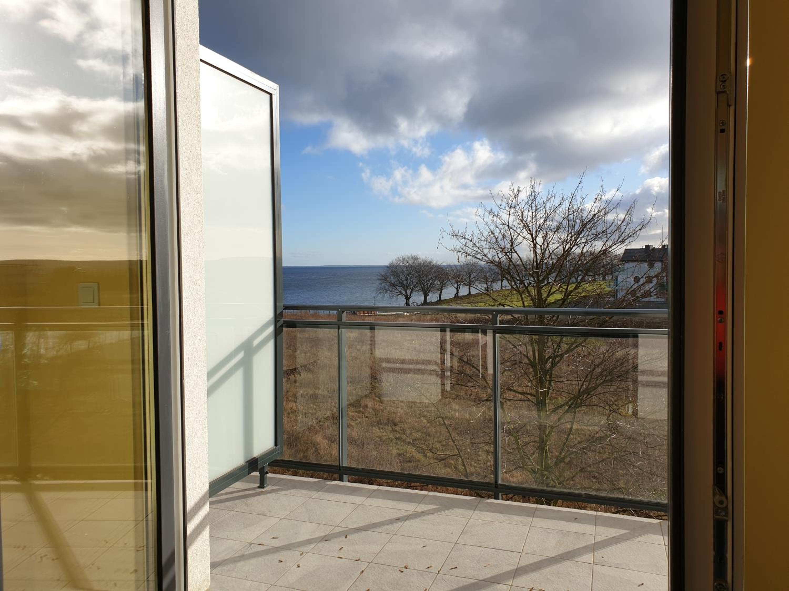 Apartament "Złoty relaks" tuż przy plaży z balkonem z widokiem na Hel i hamakami view 3