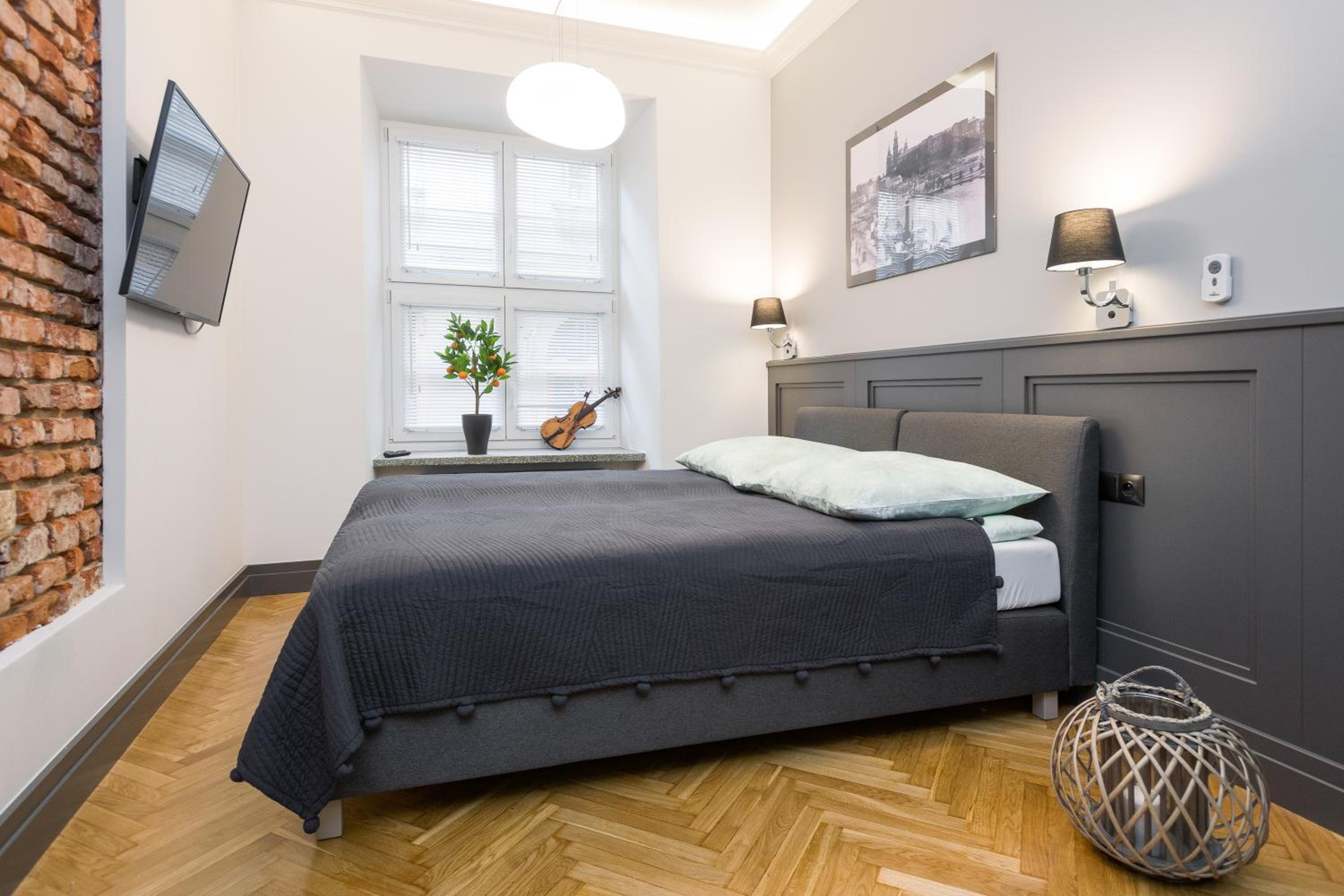 LUXURY Apartment at the Main Square view 3
