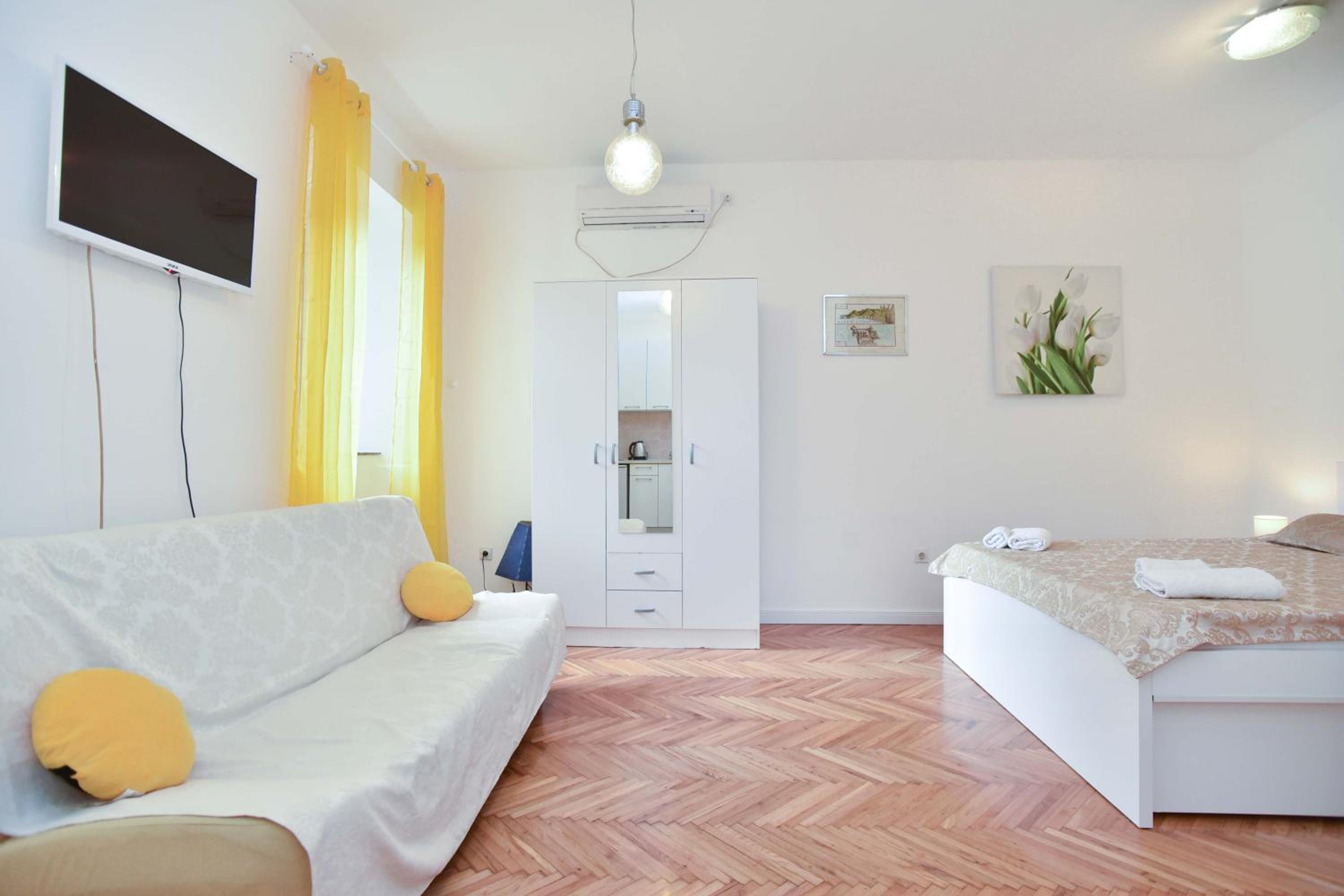 Apartment Stari Grad view 3