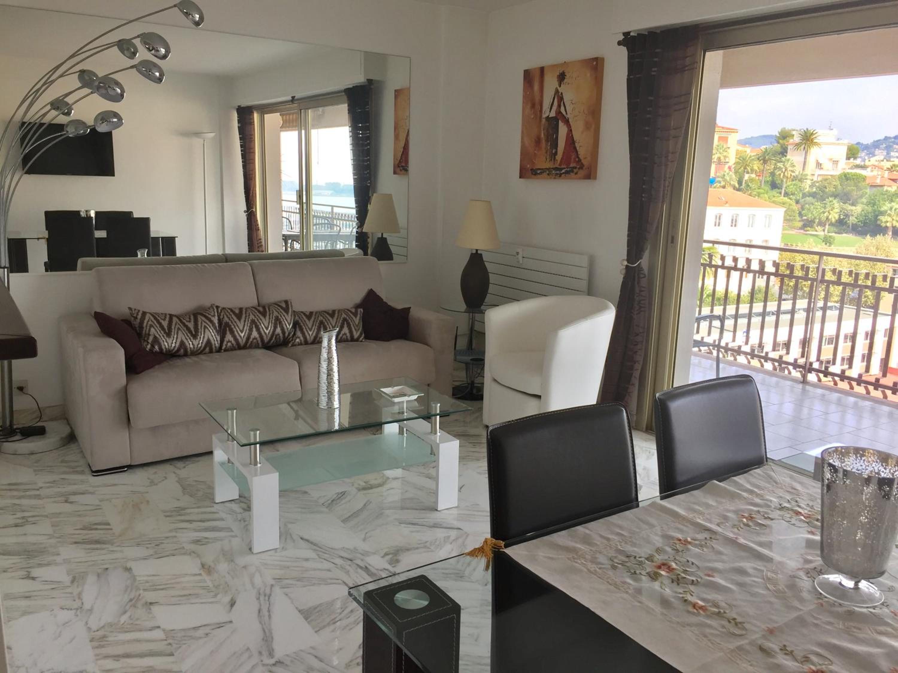 Appartement F3 vue mer et croisette photo 3