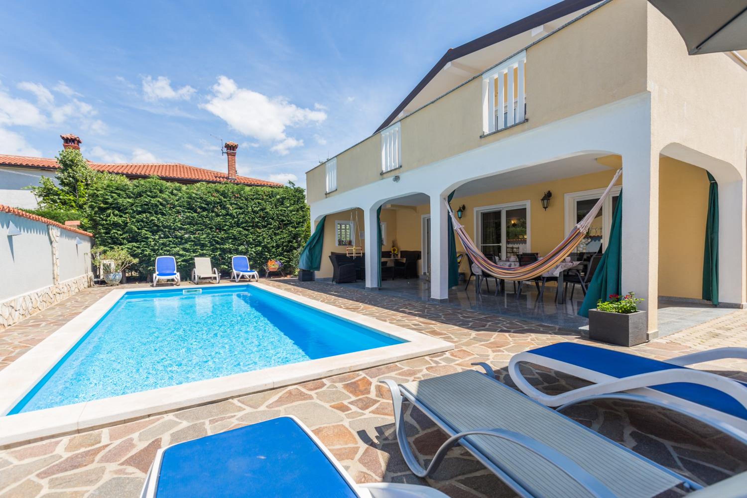 Apartment Dino - Three Bedroom Apartment with Pool view 3