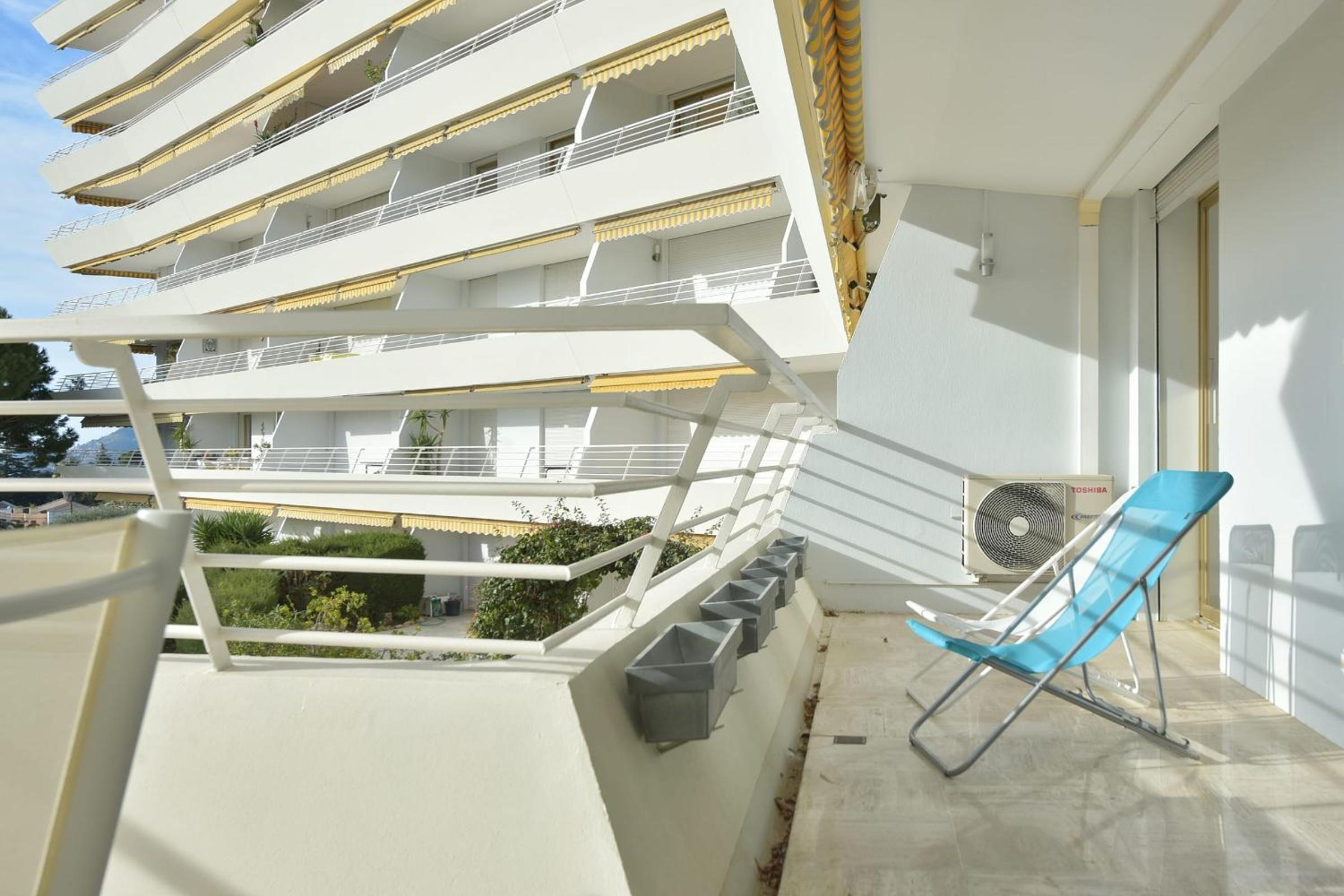 Cannes Hillside With terrace and swimming pool