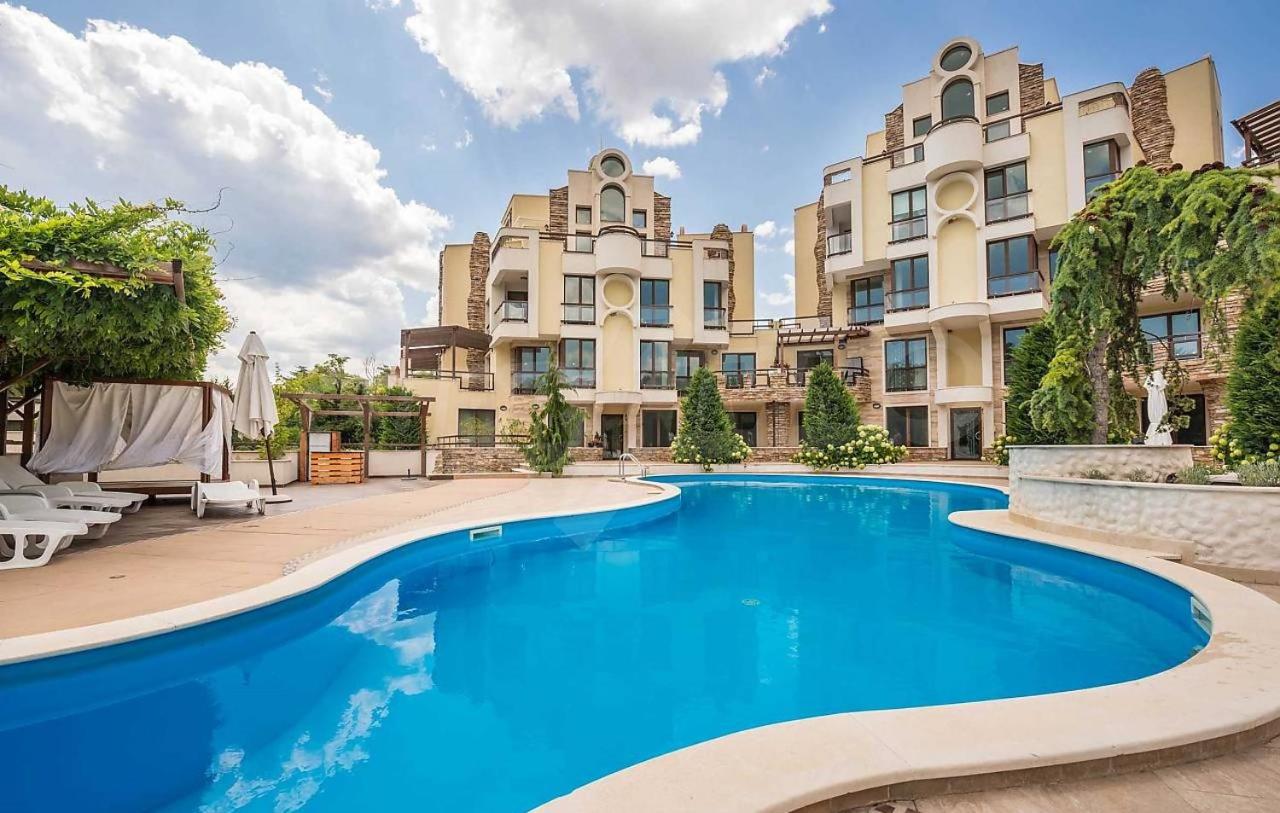 Tenerra Lux Apartment