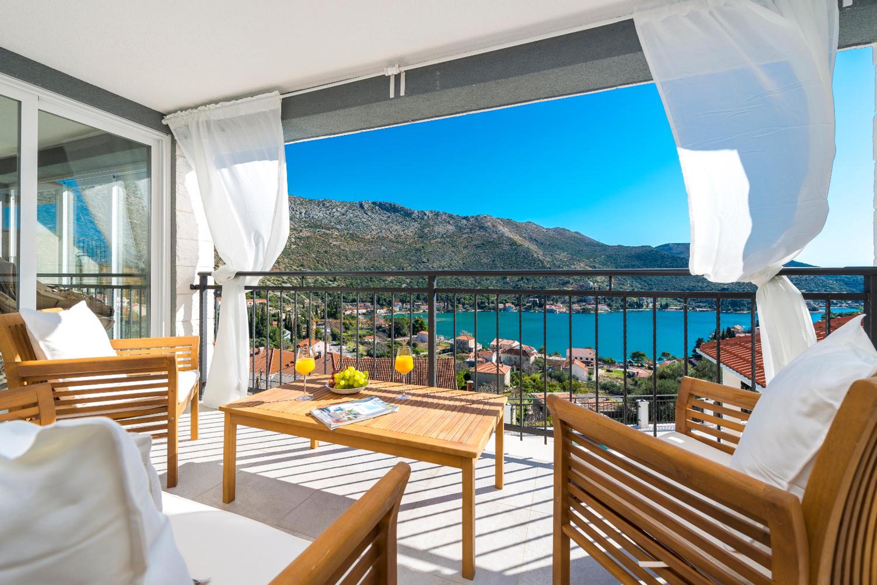 Villa Nila - Private Pool and Sea View