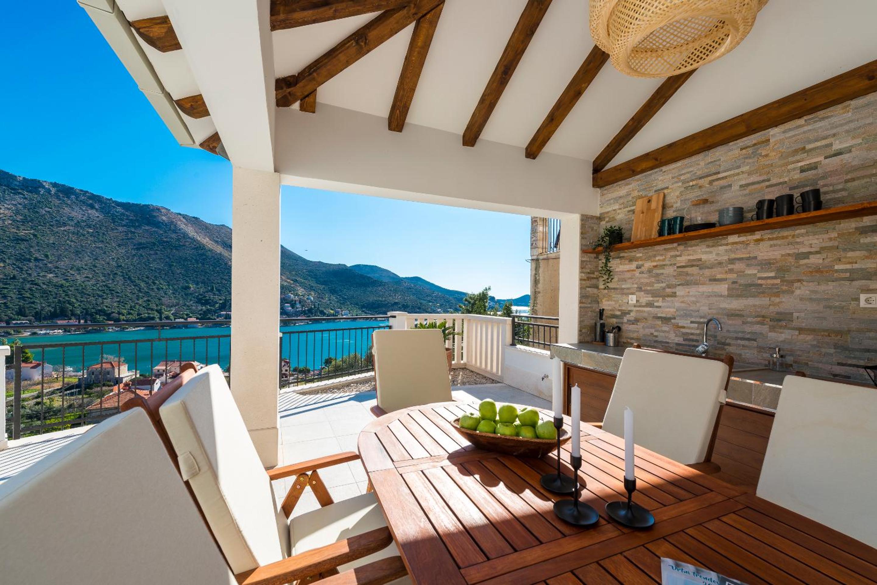 Villa Nila - Private Pool and Sea View