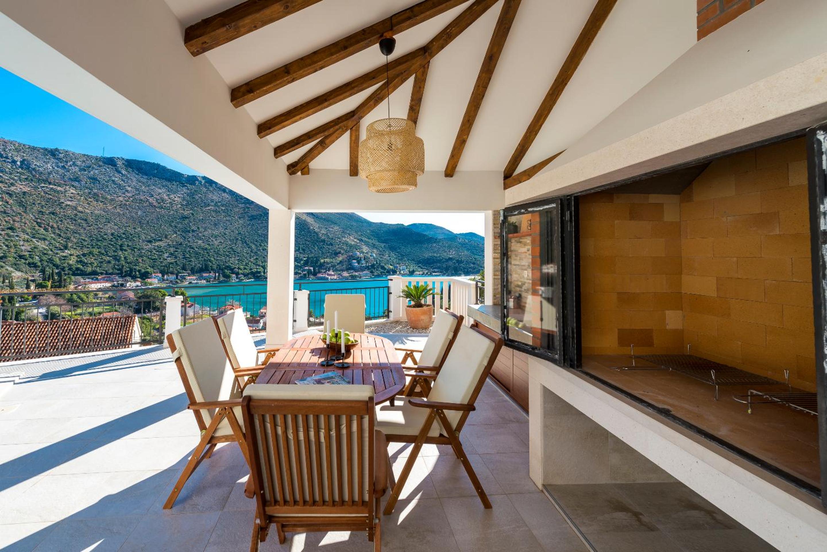 Villa Nila - Private Pool and Sea View