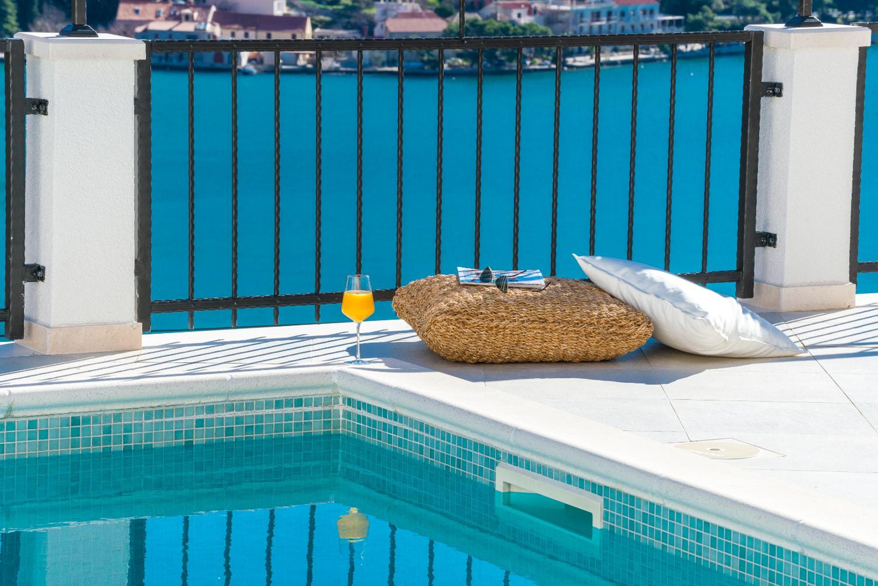 Villa Nila - Private Pool and Sea View