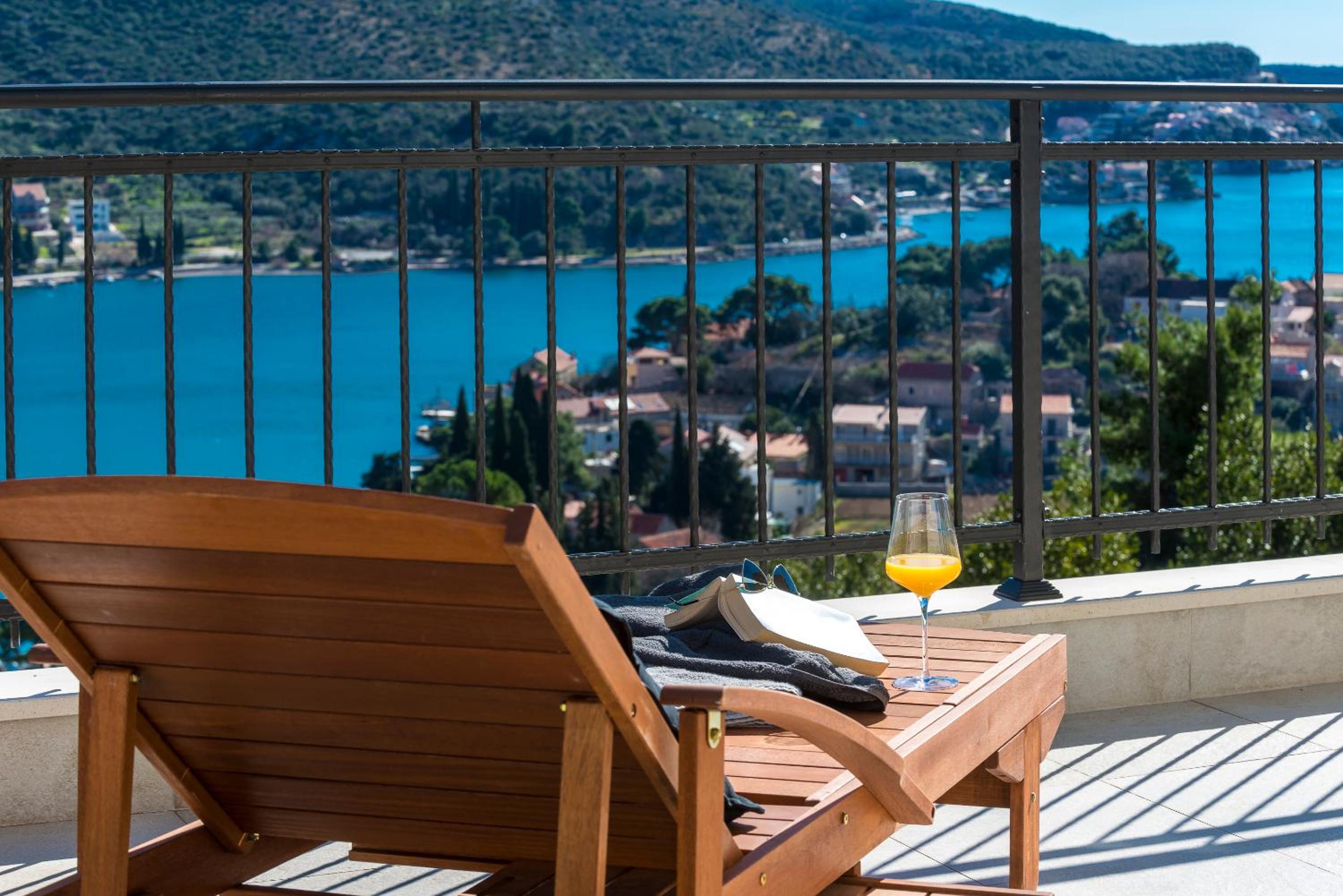 Villa Nila - Private Pool and Sea View