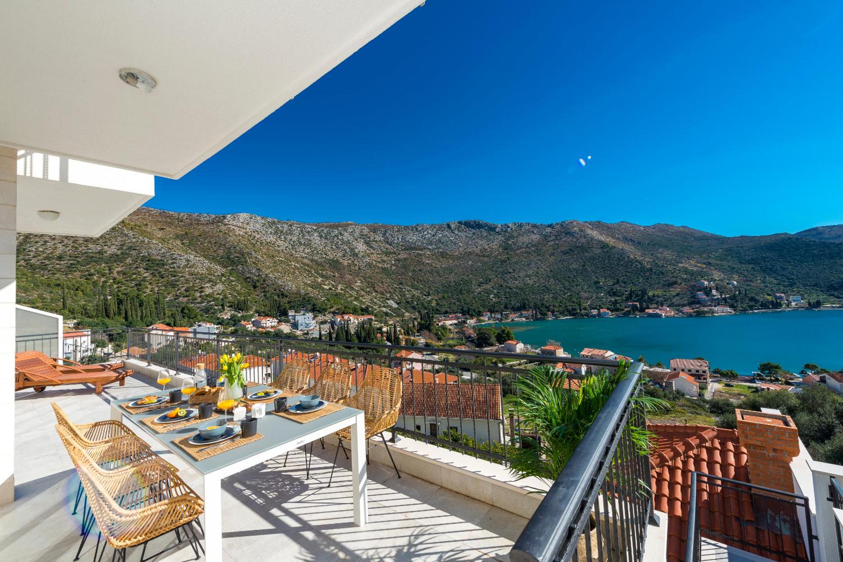 Villa Nila - Private Pool and Sea View