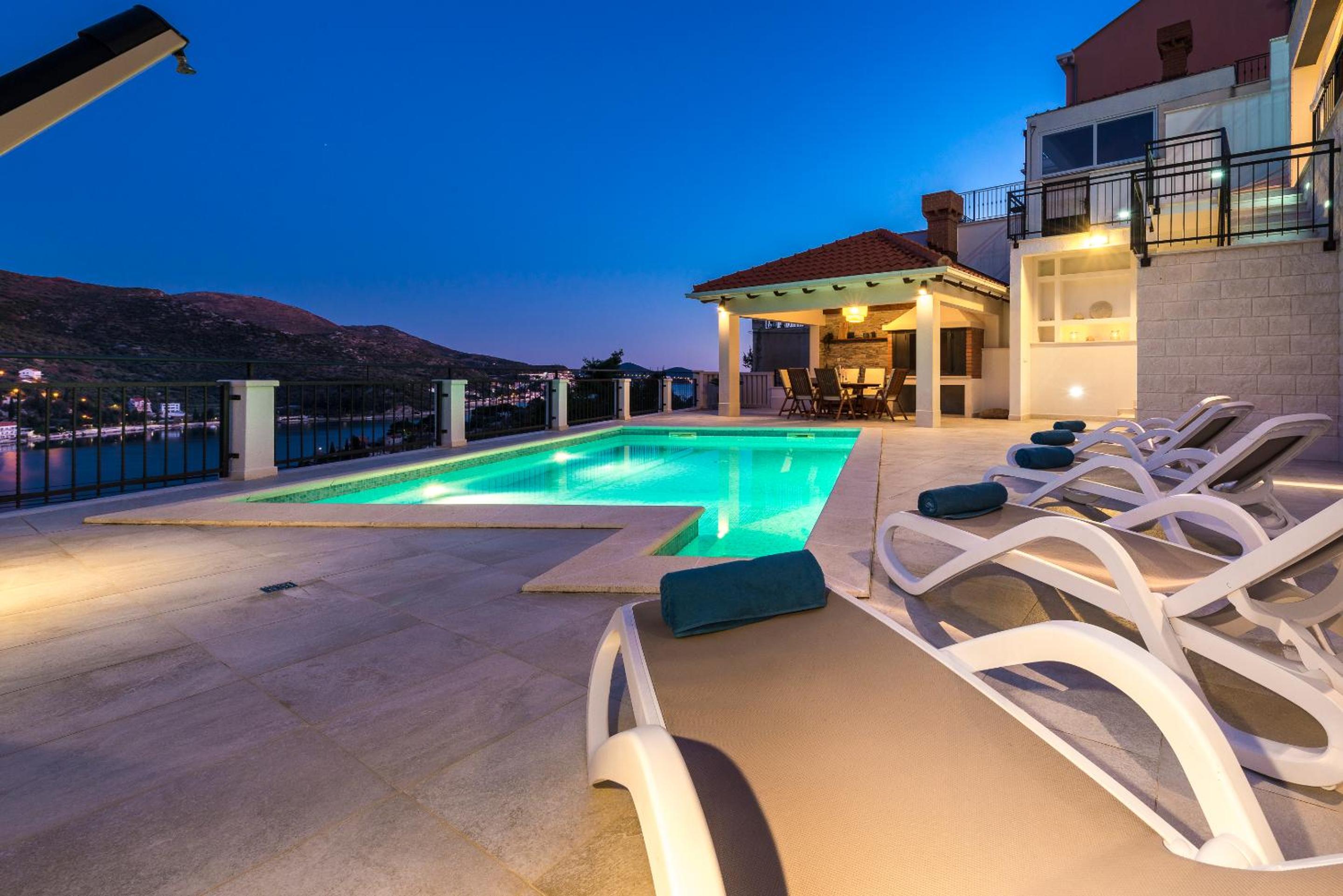 Villa Nila - Private Pool and Sea View
