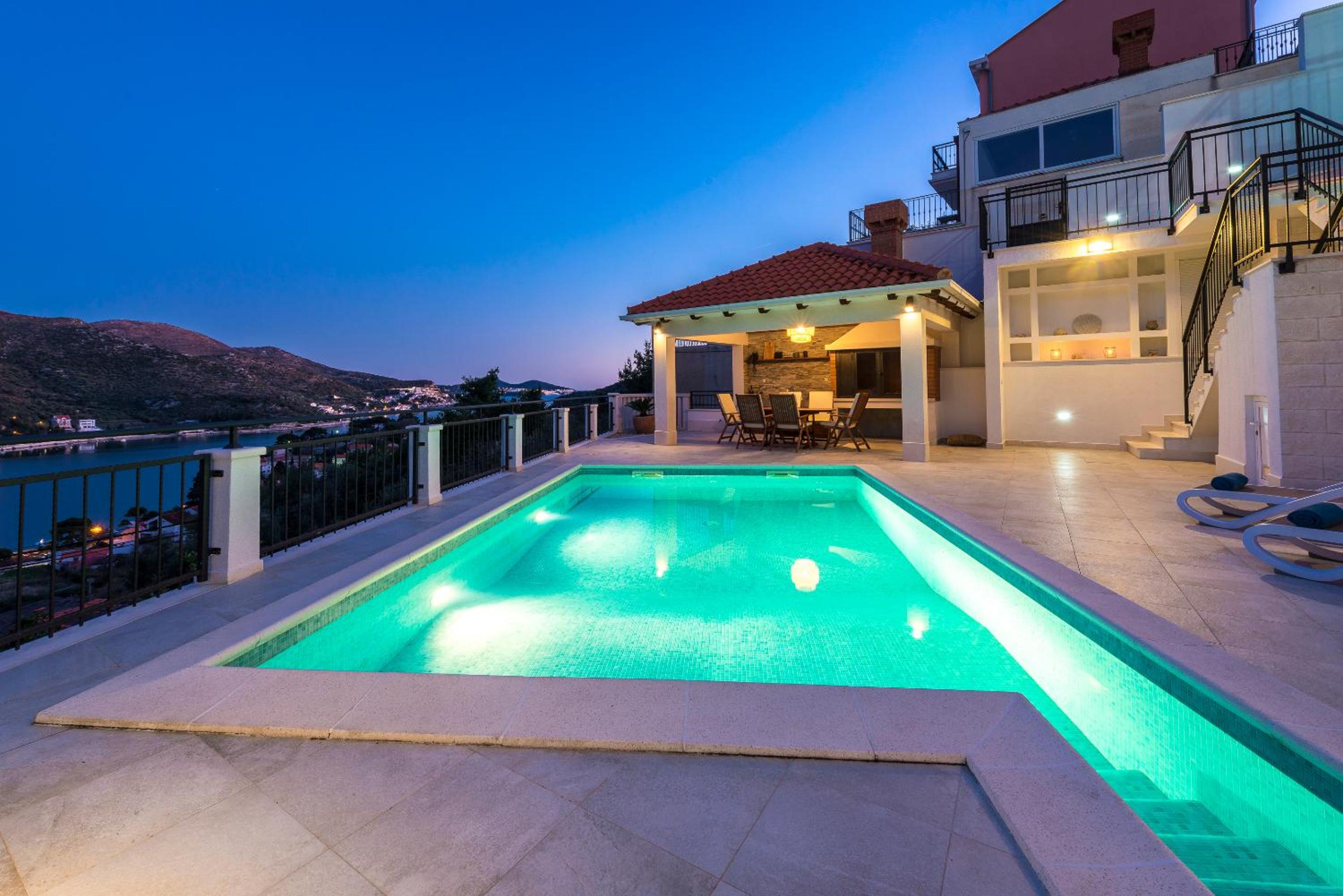 Villa Nila - Private Pool and Sea View
