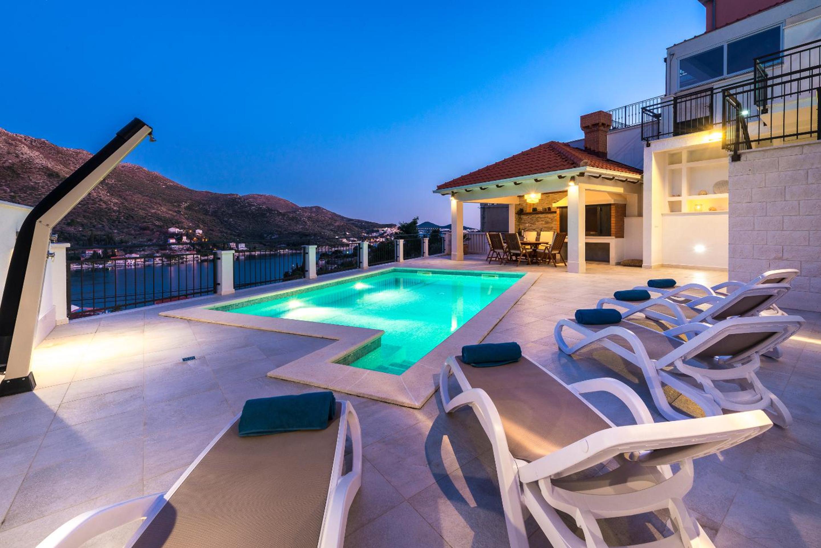 Villa Nila - Private Pool and Sea View