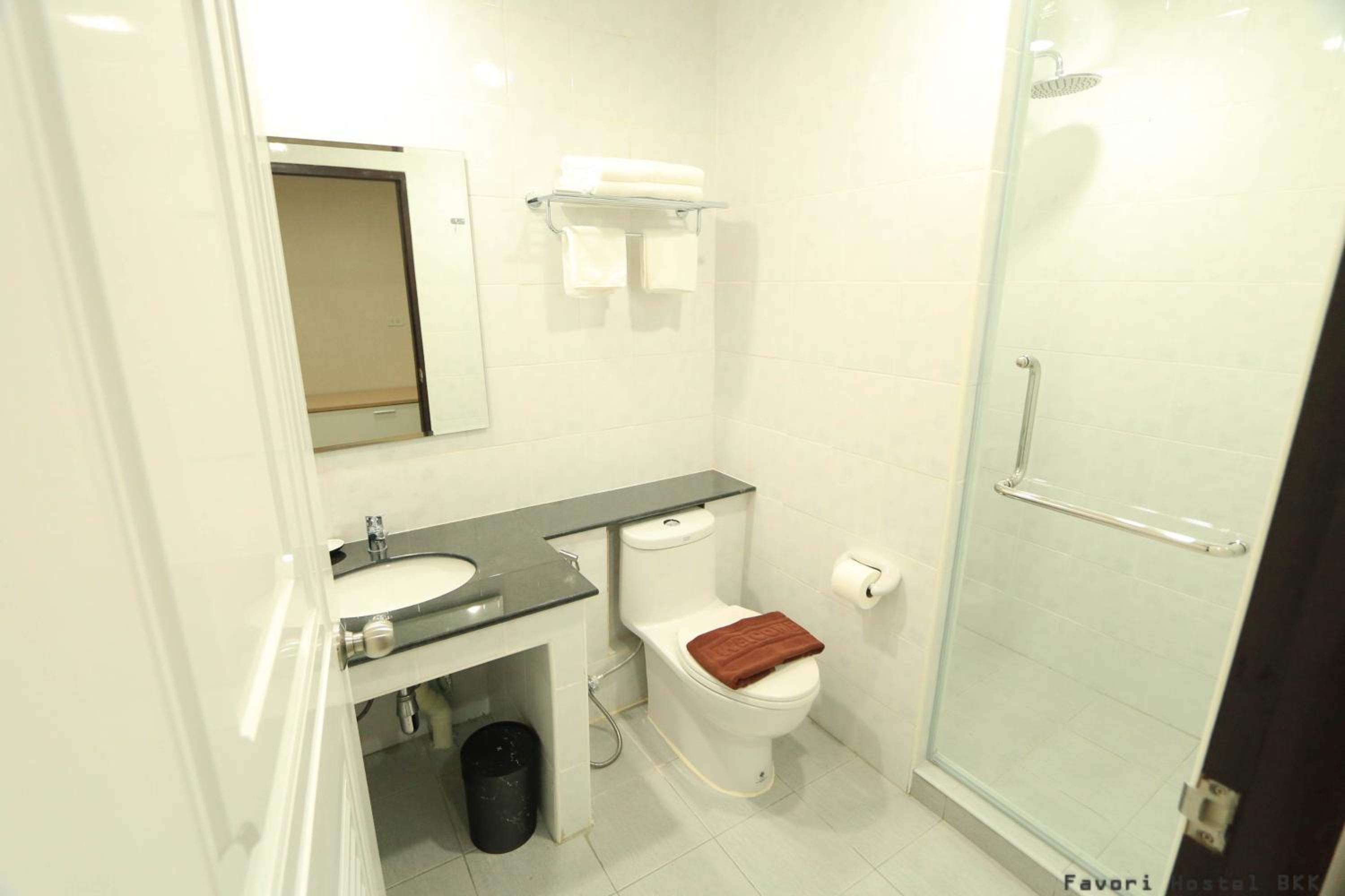 Favori Hostel Bangkok Surawong