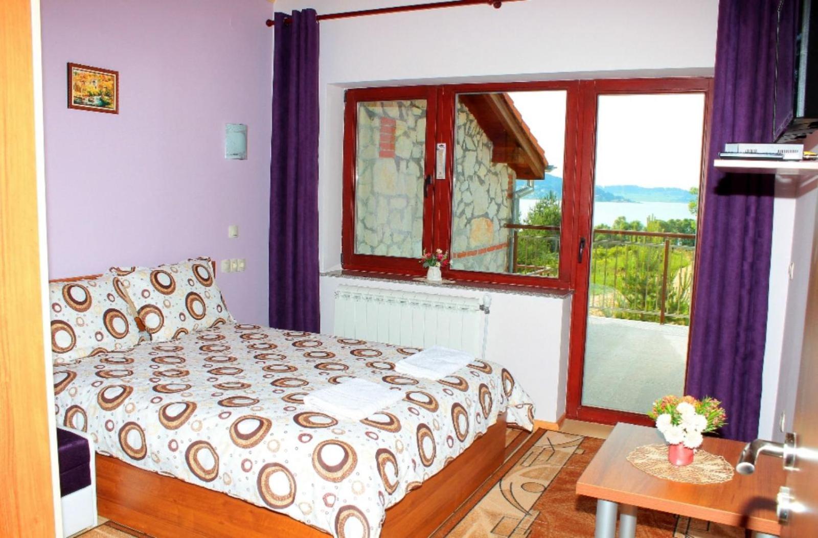 Ilievi Guest Houses