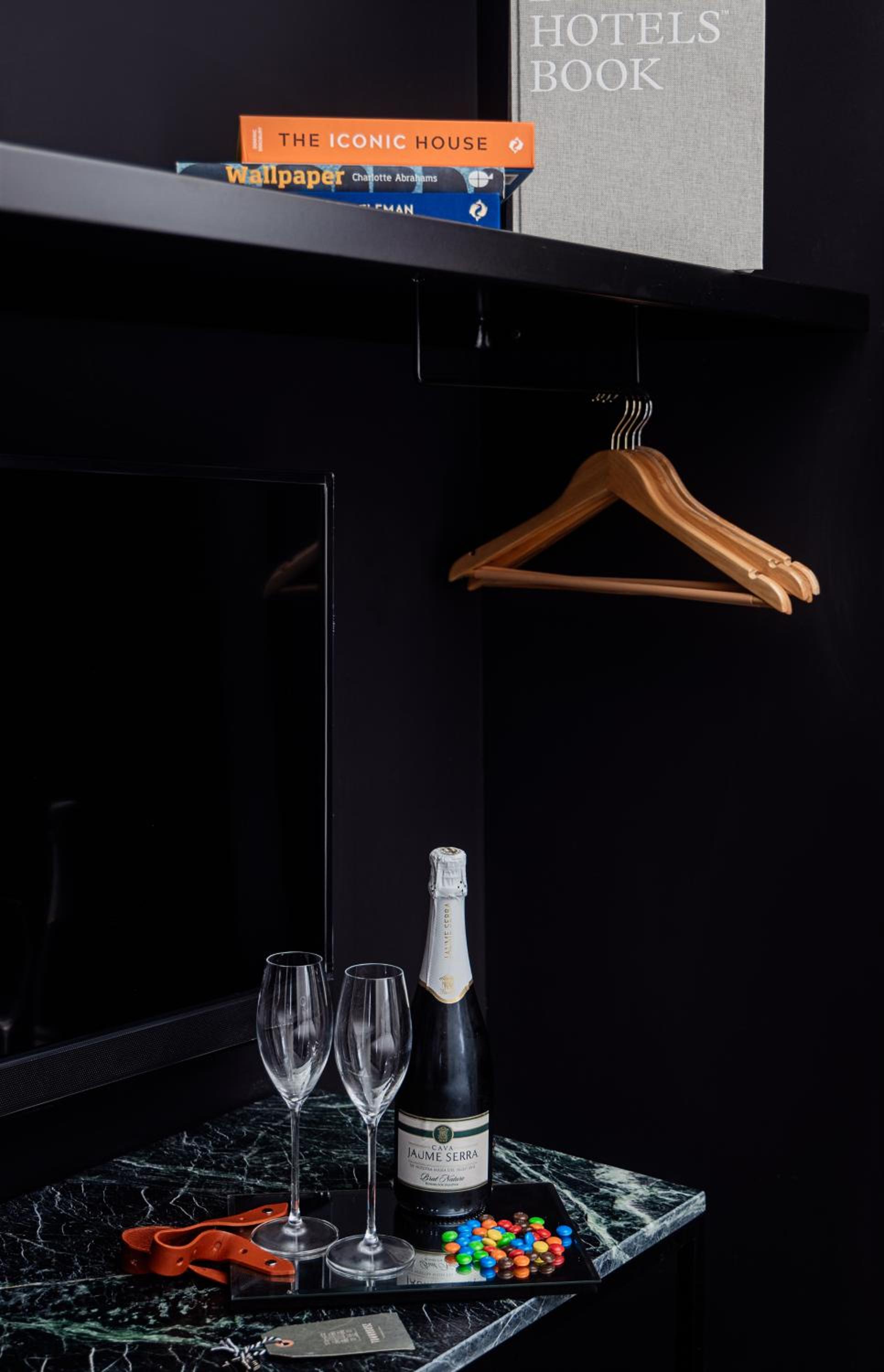 bar