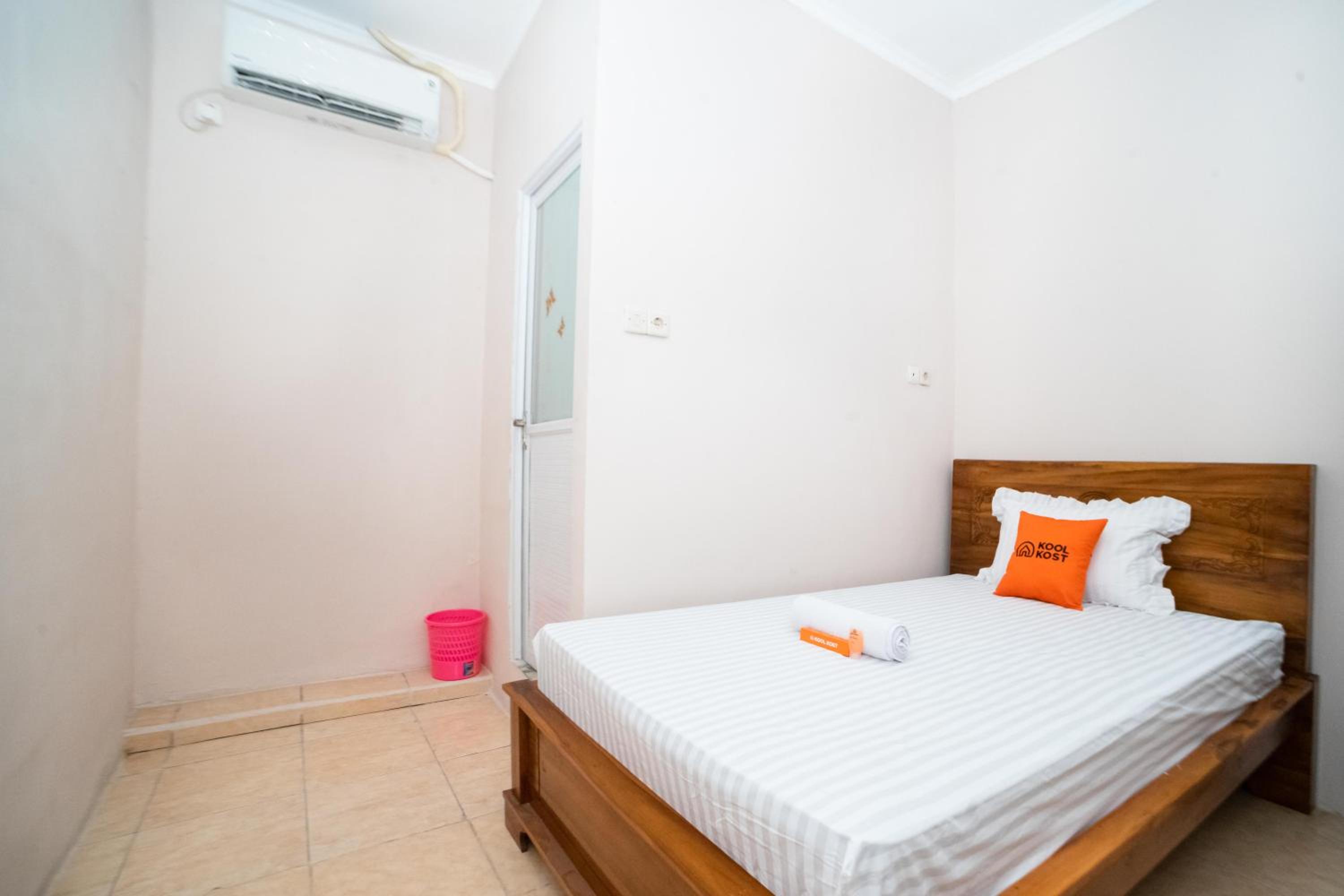 KoolKost near RS Pelabuhan Jakarta - Minimum Stay 6 Nights