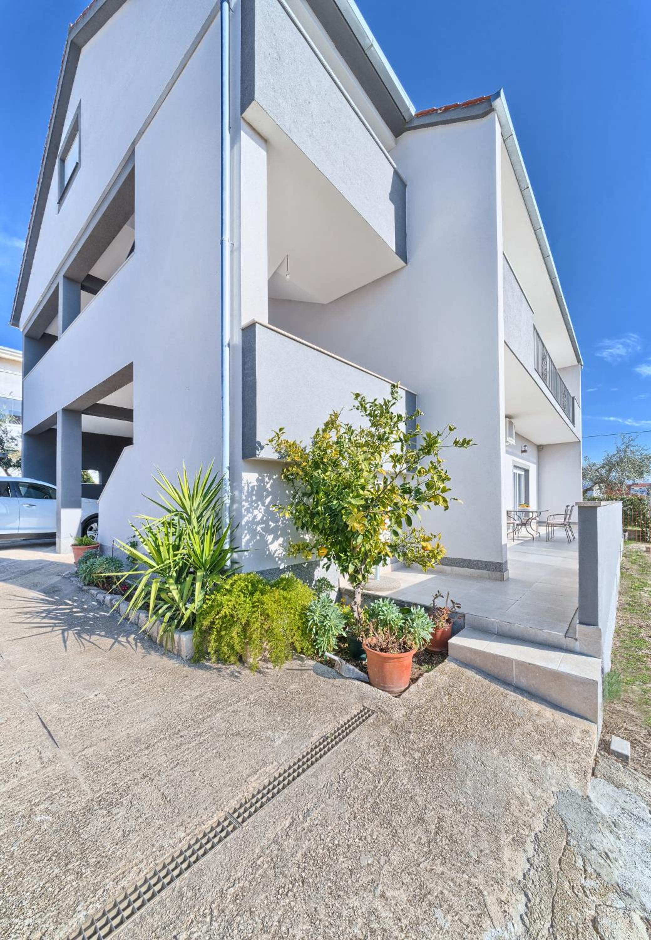 Jakov Haus view 3