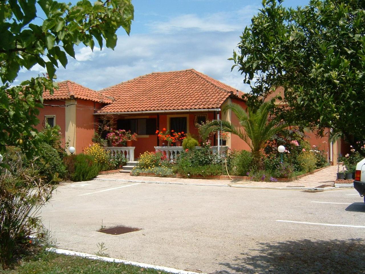 NEFELI House