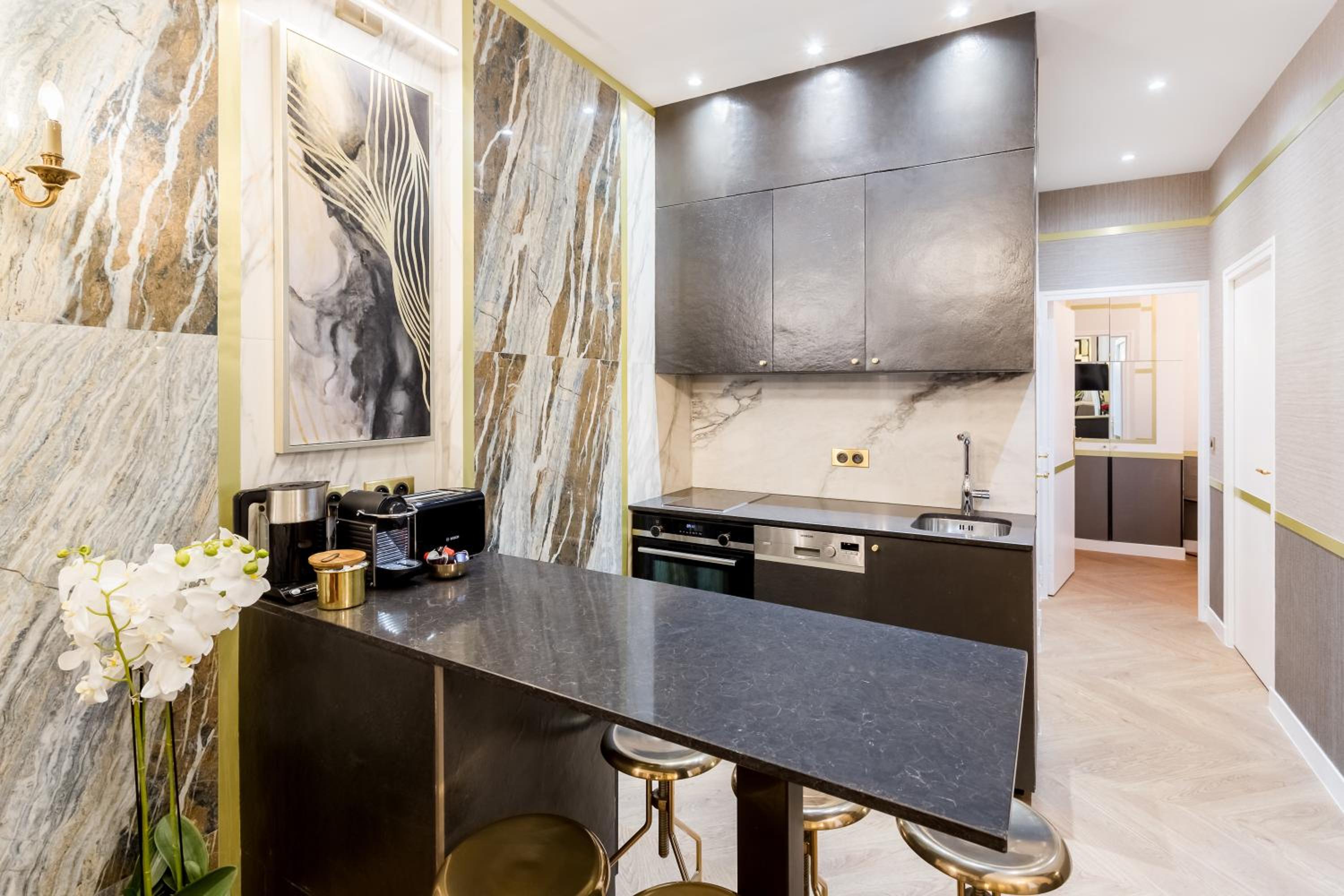 Luxury 2 Bedroom 2 Bathroom With AC -Eiffel Tower
