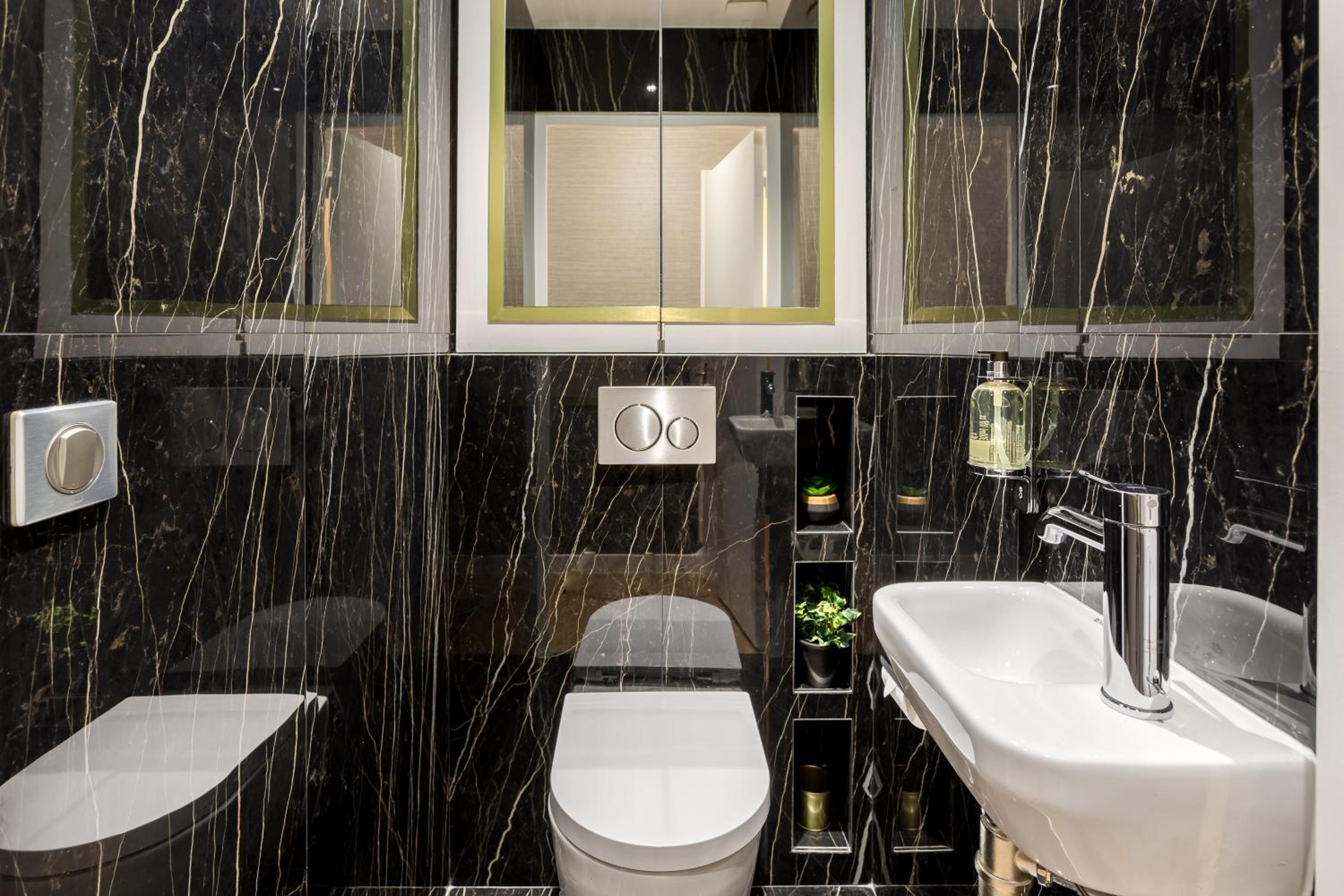 Luxury 2 Bedroom 2 Bathroom With AC -Eiffel Tower