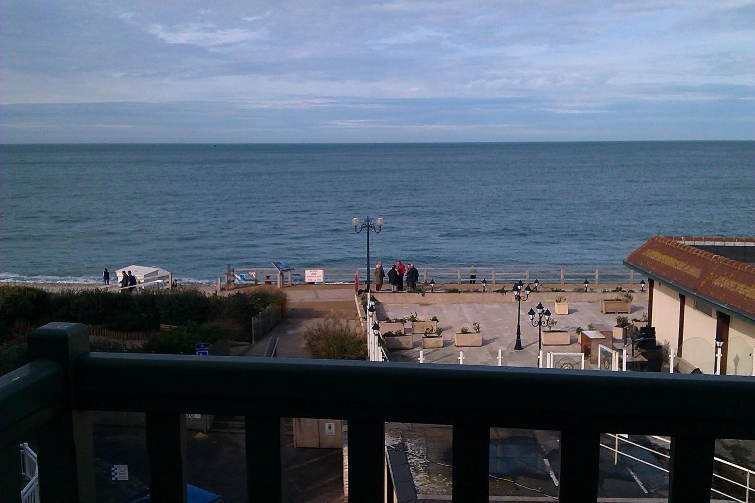 Les Galets Bleus view 3