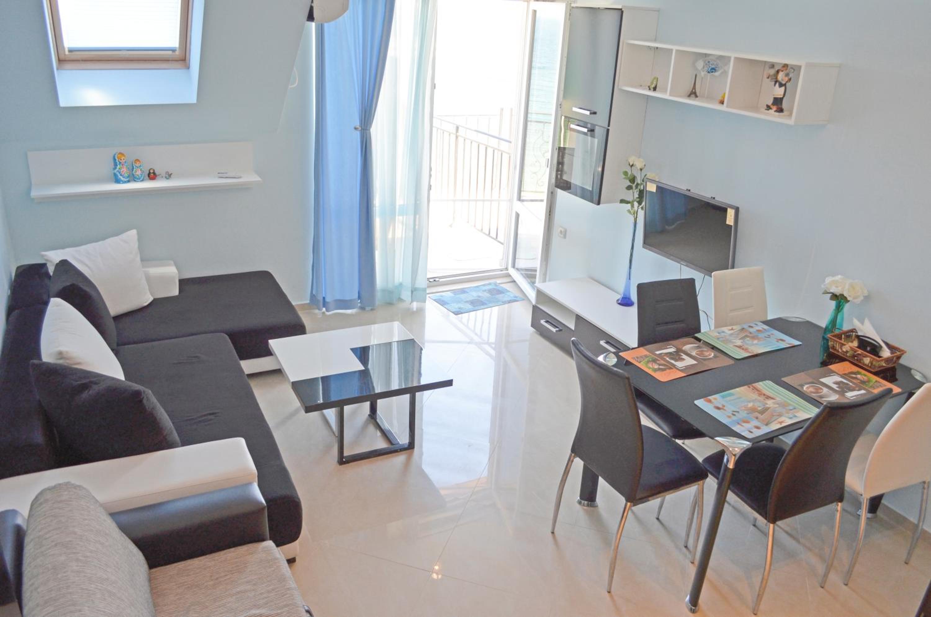 Akra Apartments