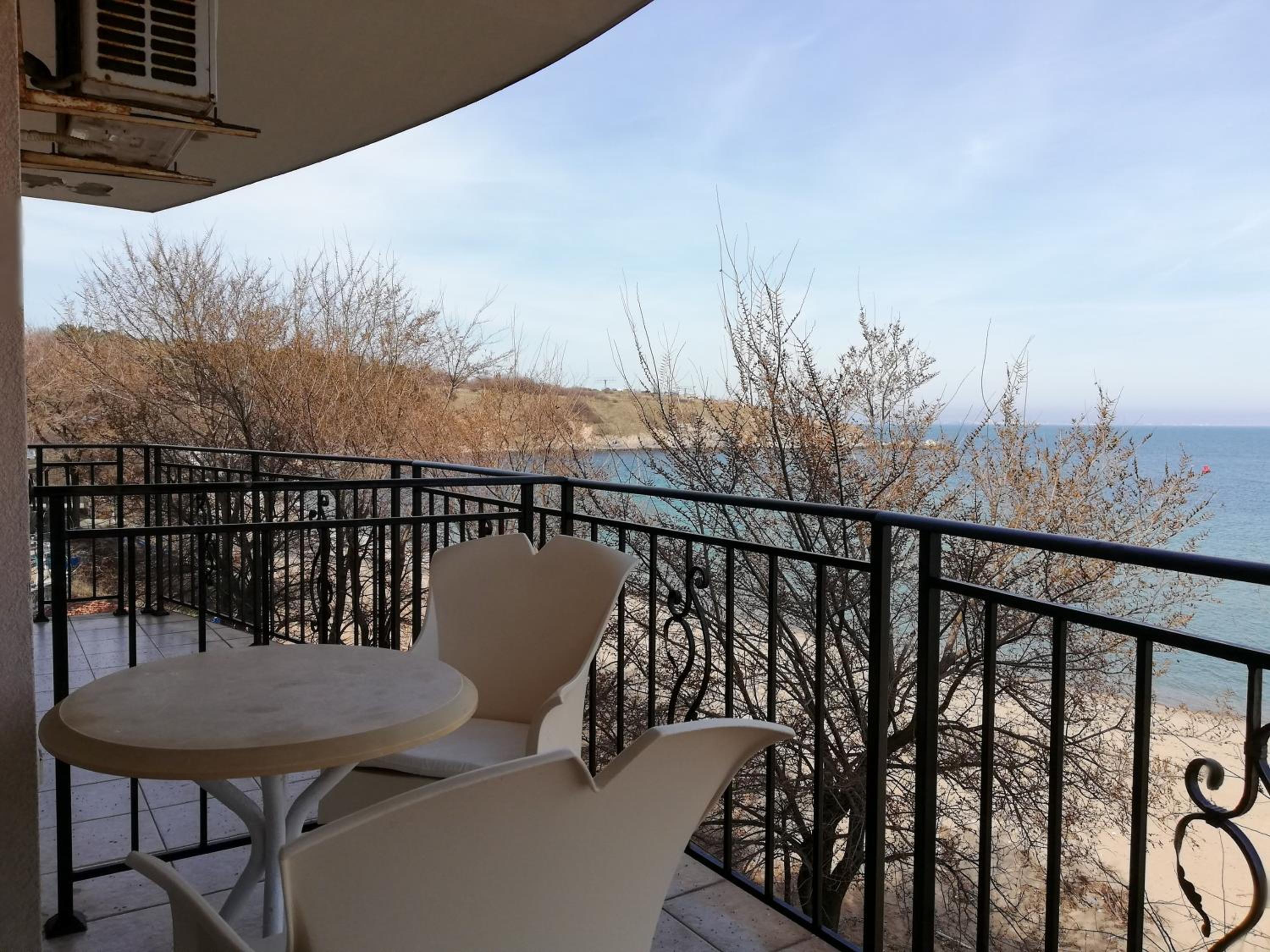 Akra Apartments