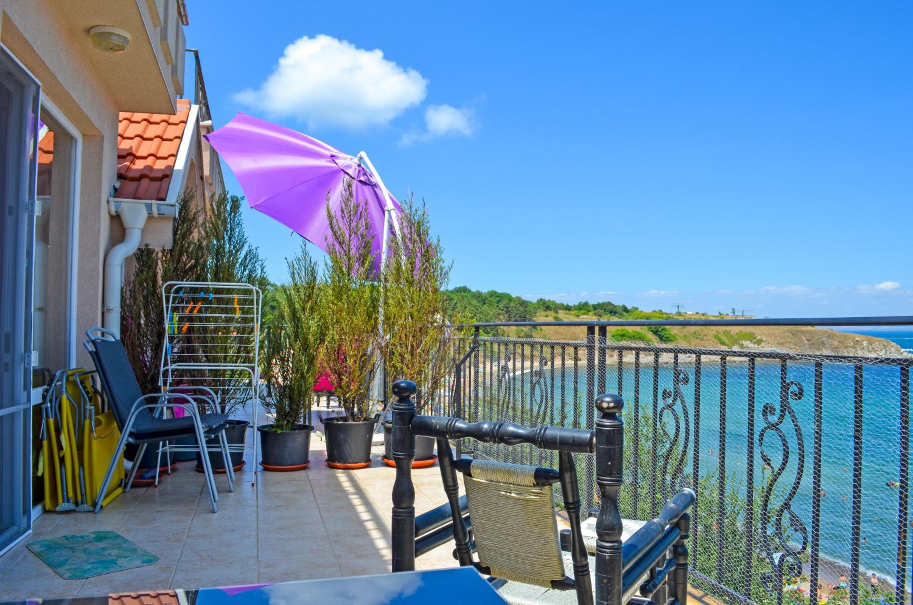 Akra Apartments