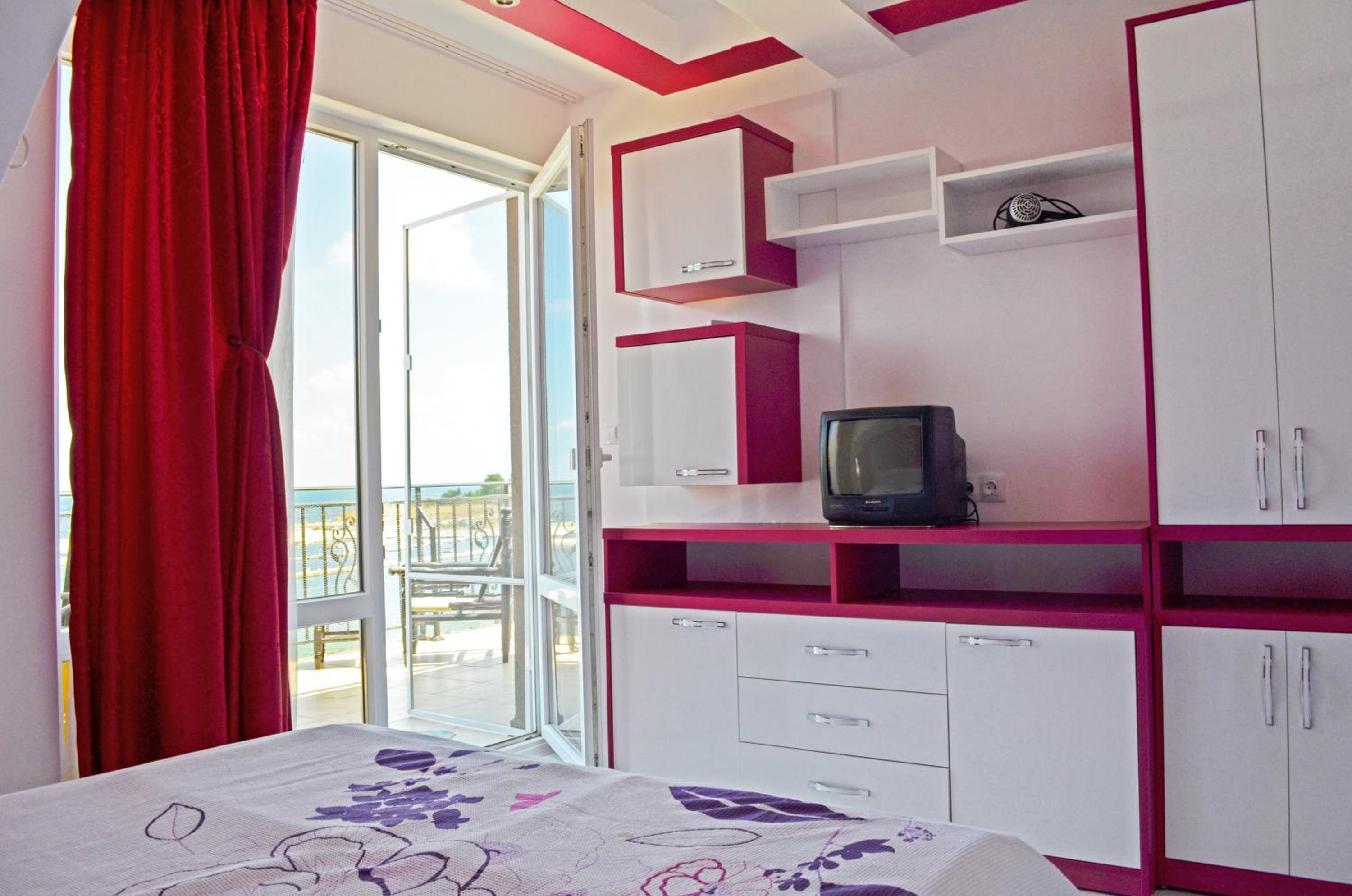 Akra Apartments