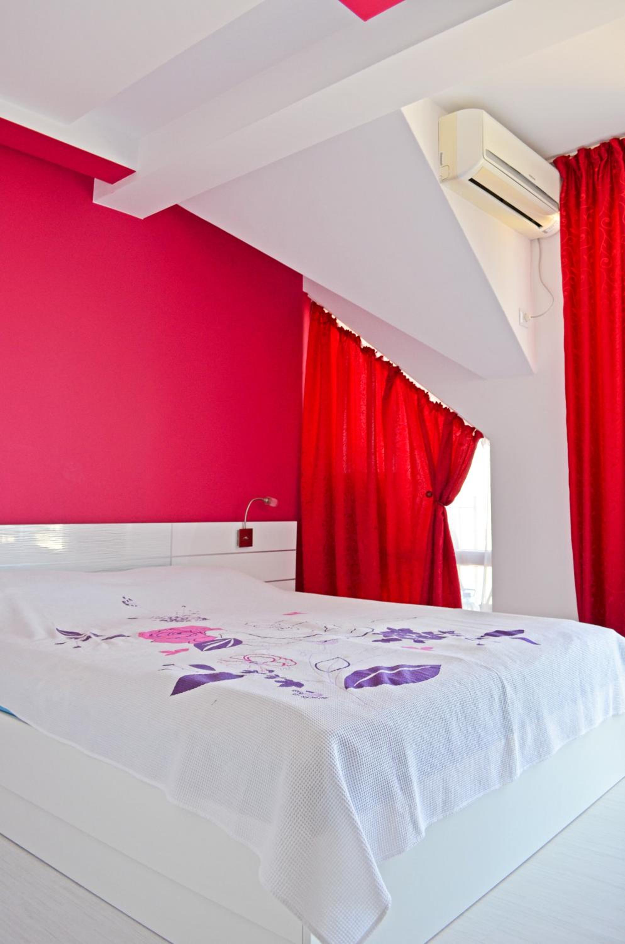 Akra Apartments