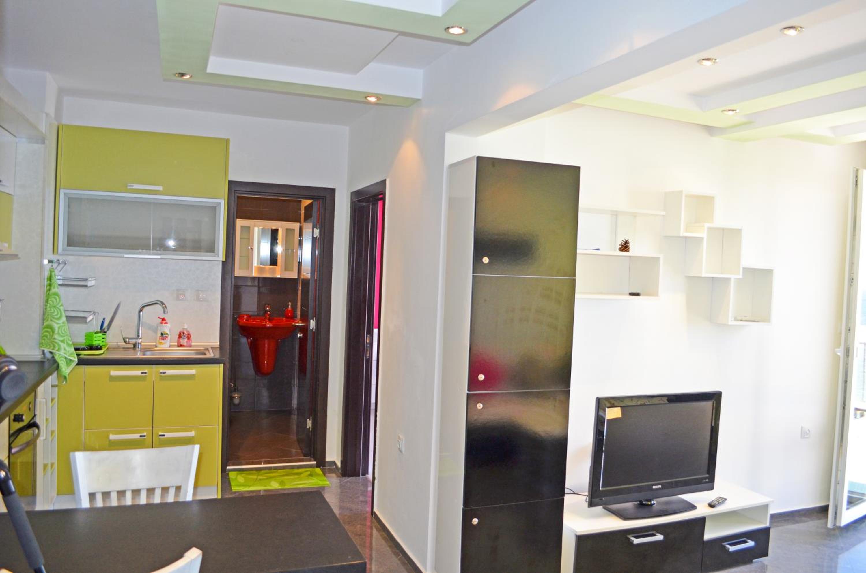 Akra Apartments