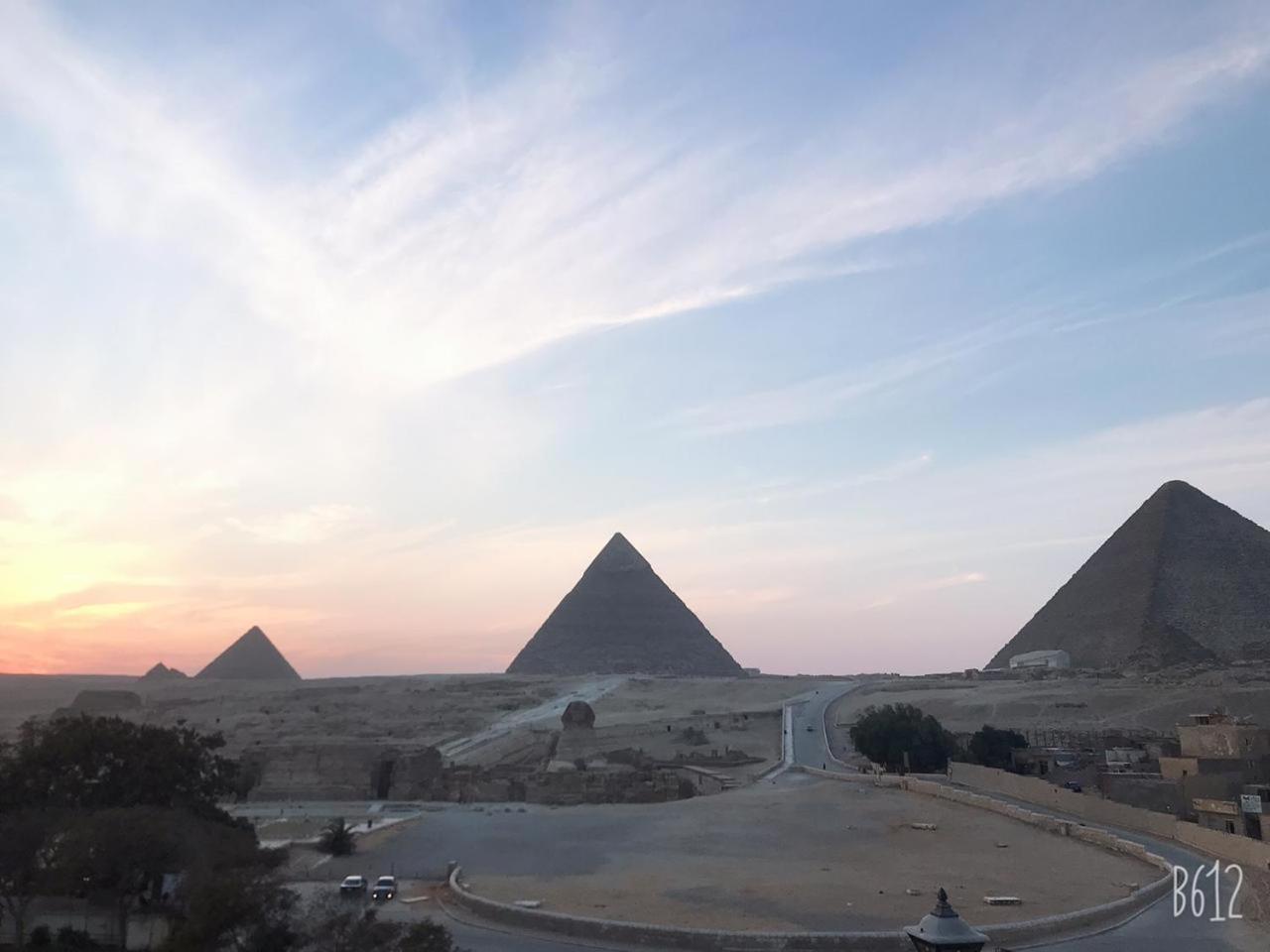 Egypt pyramids inn