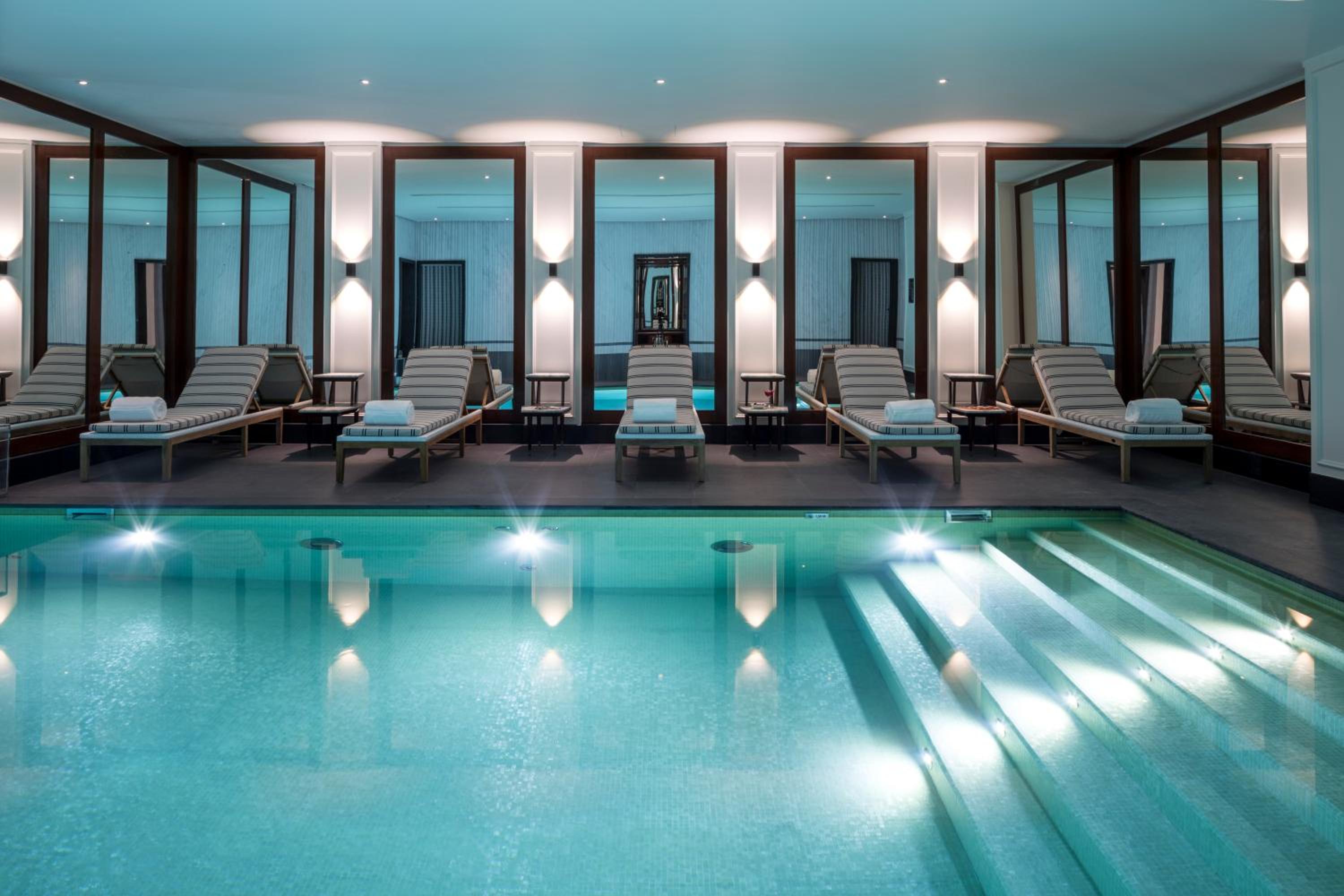 J.K. Place Paris 37