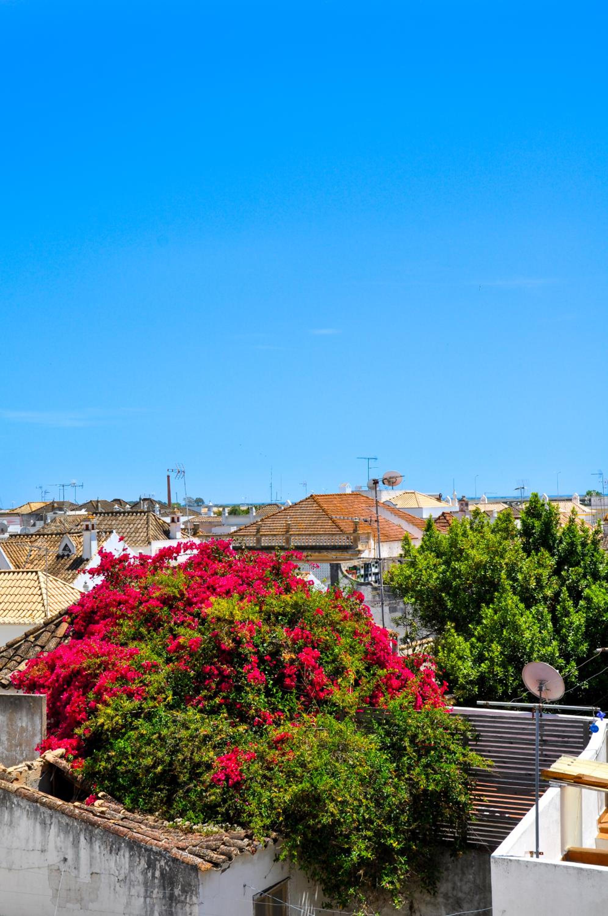 LovelyStay - Casa Salto - Charming Townhouse with Large Terrace