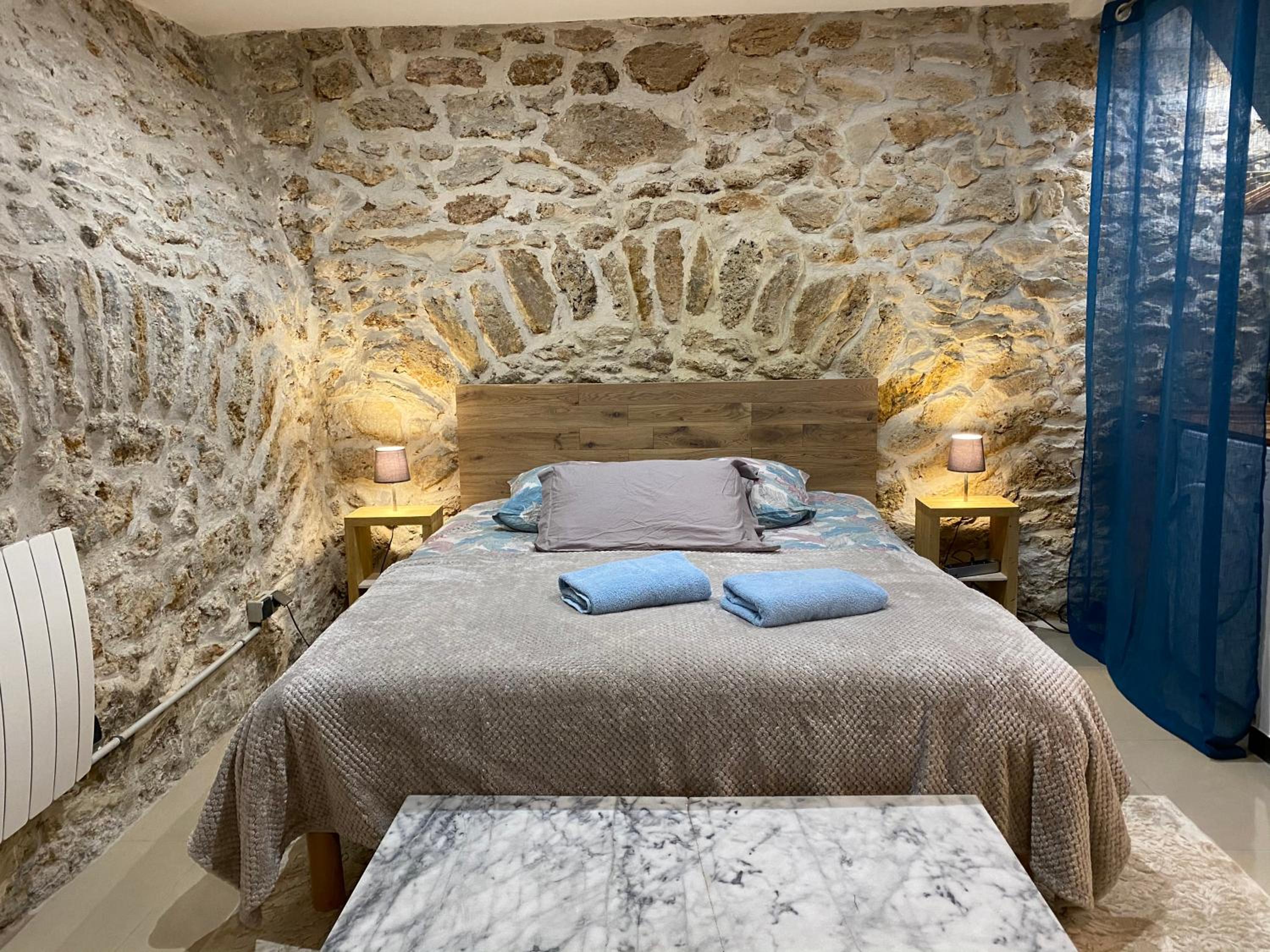 Large and unique souplex 60sqm, well located