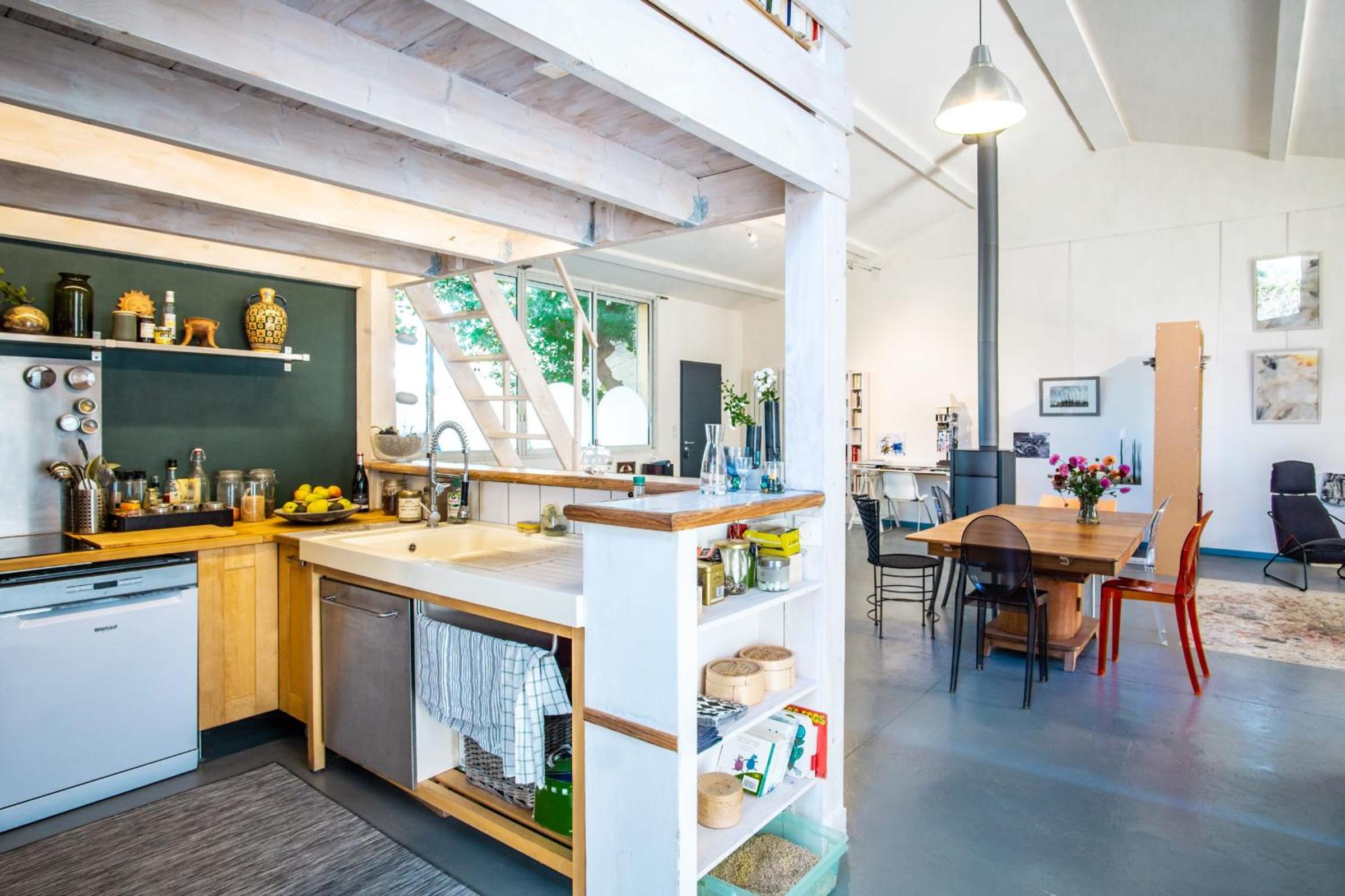 Stunning loft with garden and pool ideal location view 3