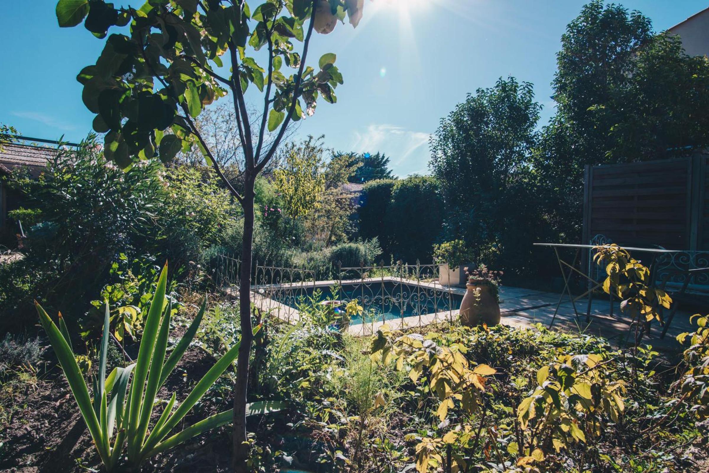 Stunning loft with garden and pool ideal location view 5