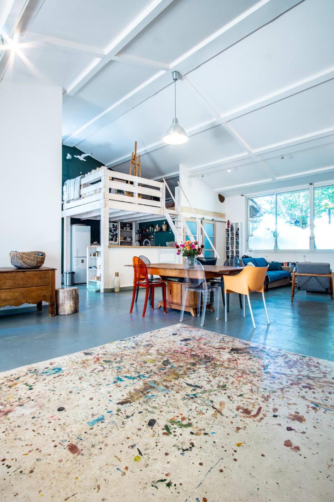 Stunning loft with garden and pool ideal location view 2