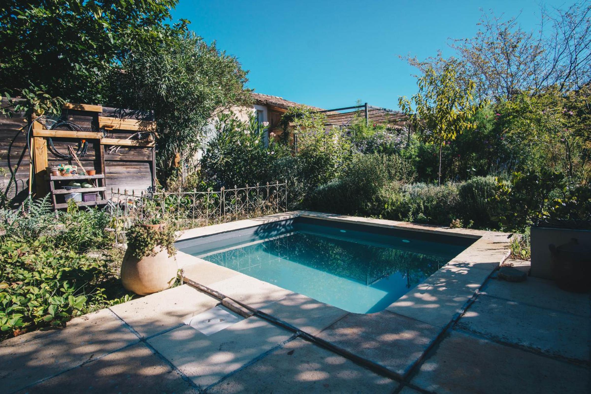 Stunning loft with garden and pool ideal location view 4