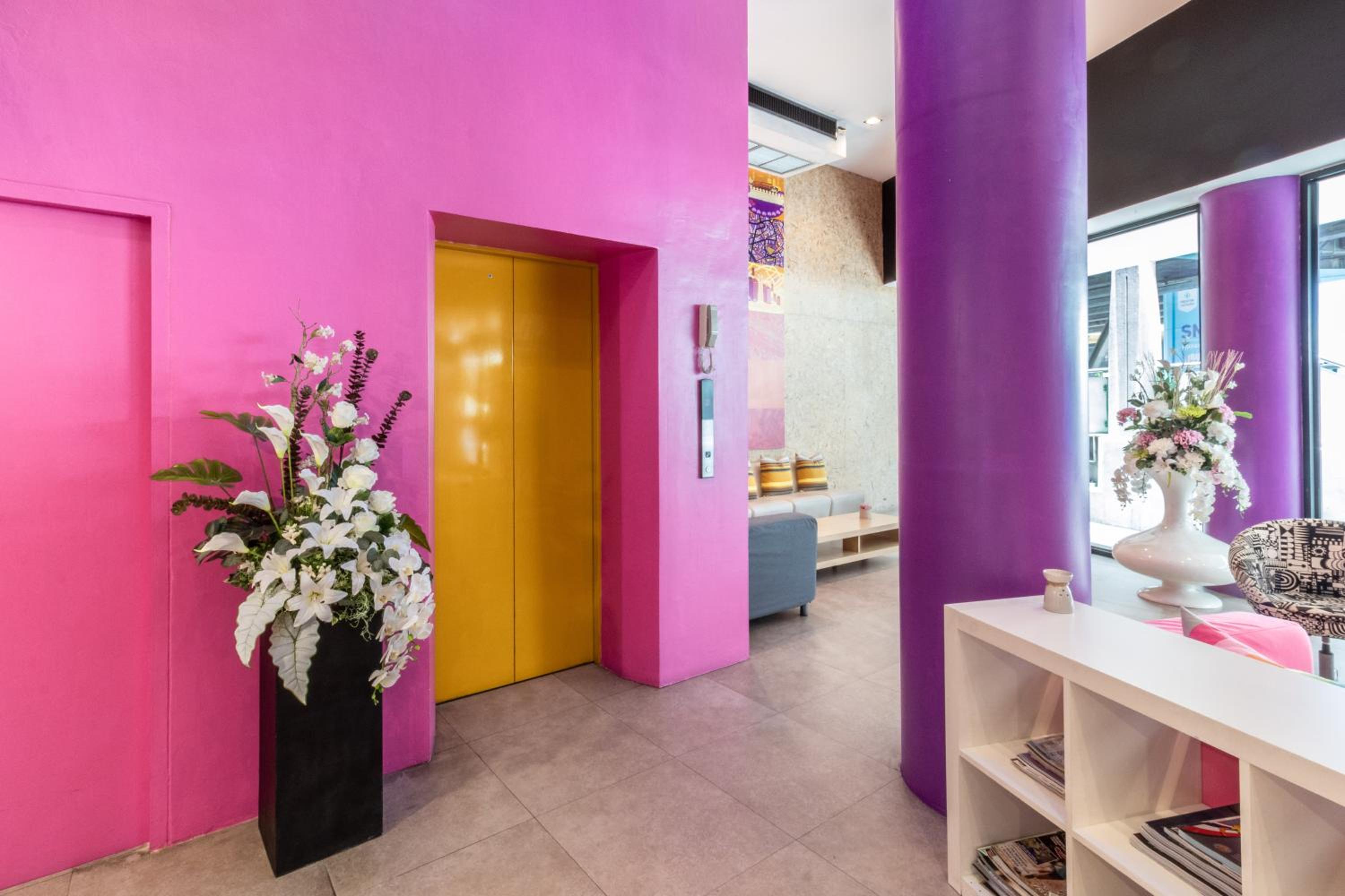 Lobby & Reception
