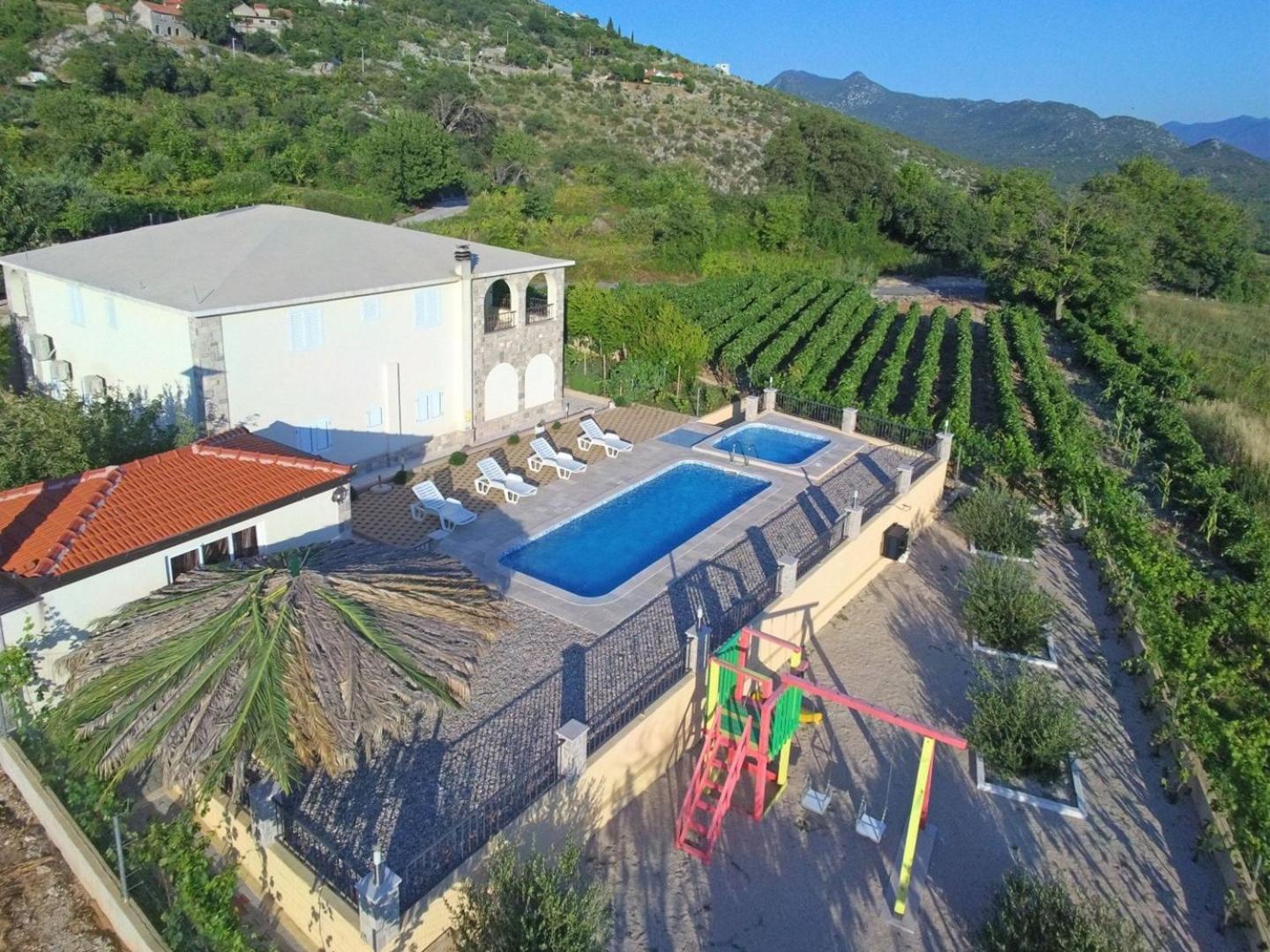 Vila Nova with private heating pool and jacuzzi view 3