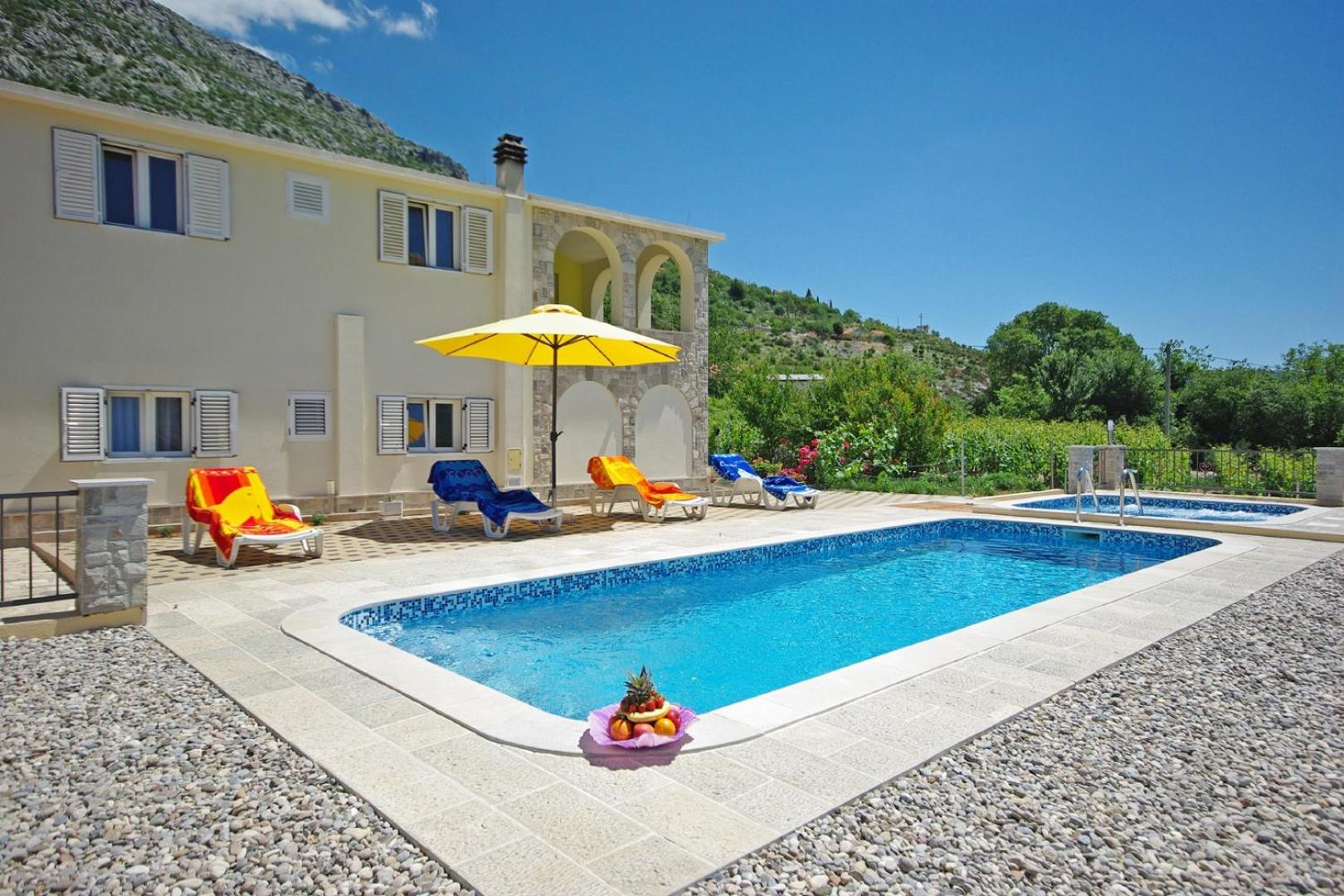 Vila Nova with private heating pool and jacuzzi view 5